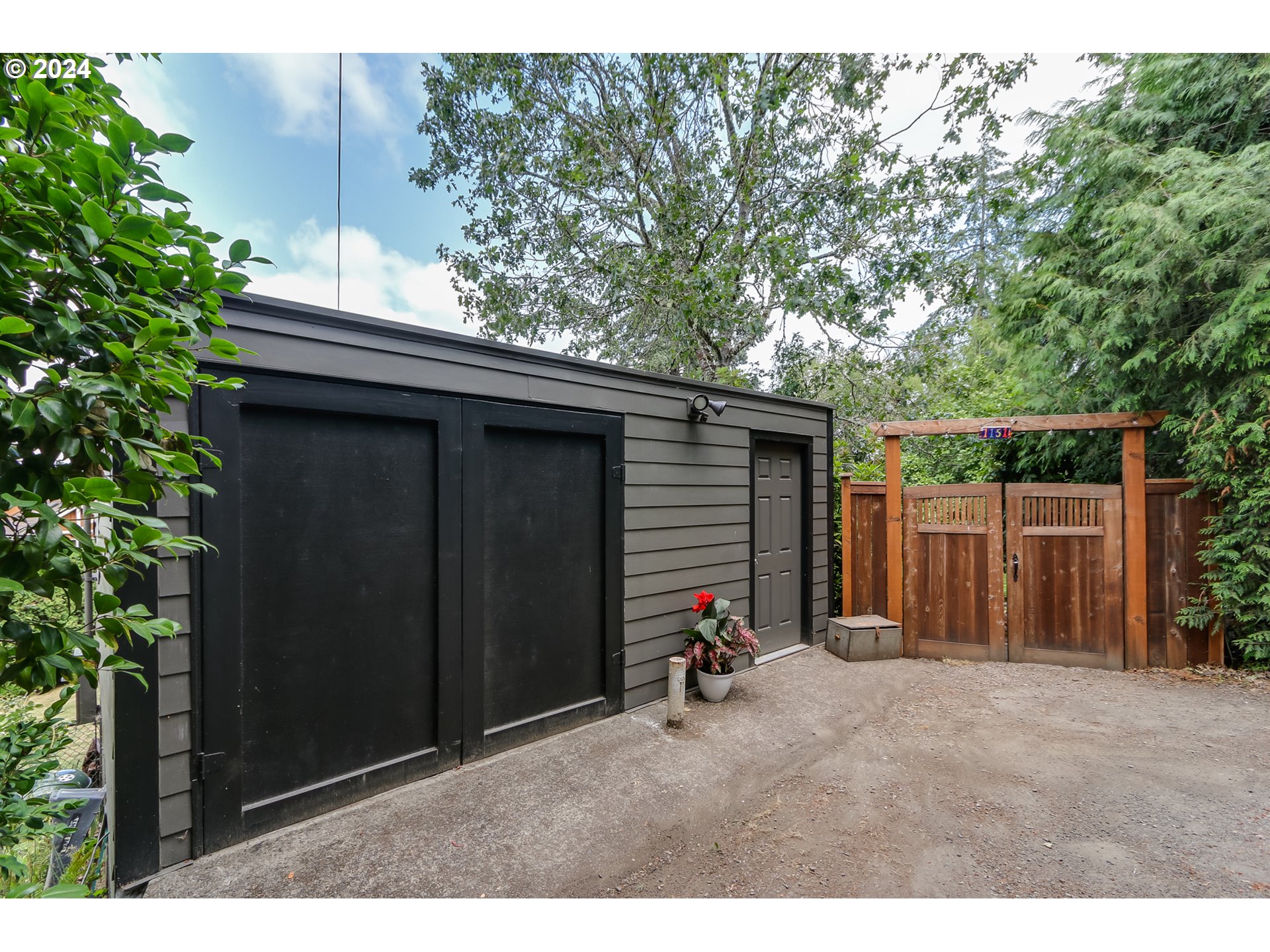 1151 Lorane Hwy Property Photo 4