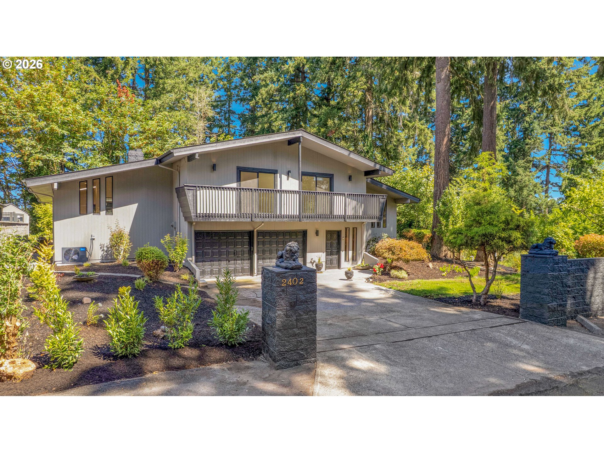 2402 NE SUMMIT RIDGE DR
