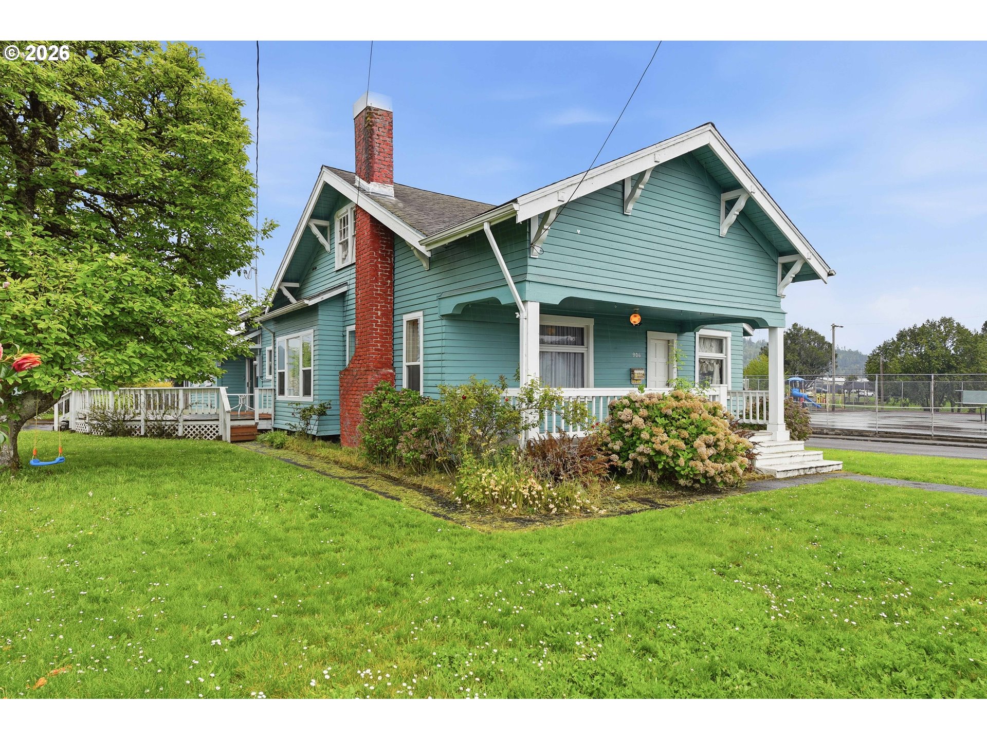 906 C St Property Photo 3