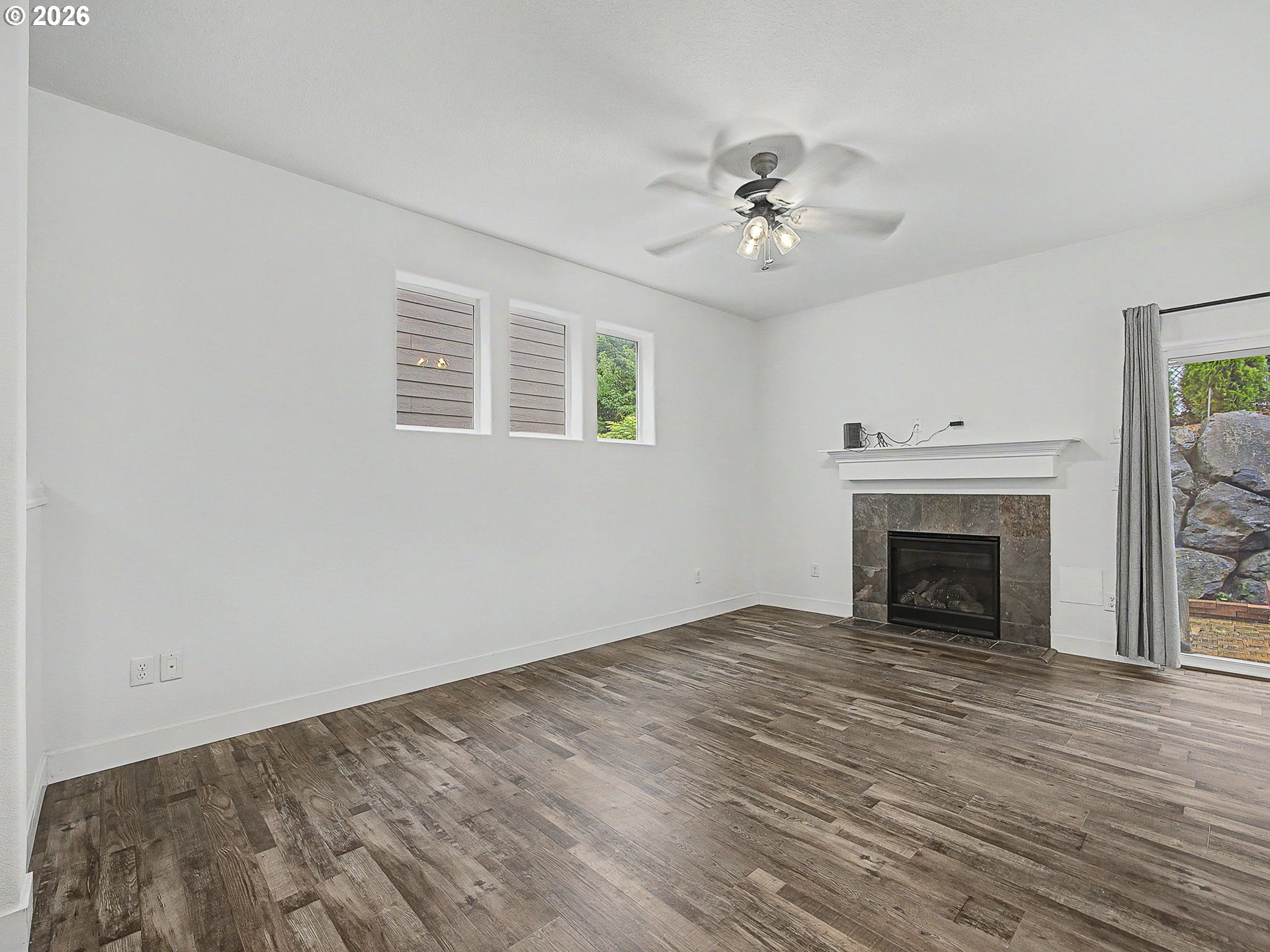37935 Killarney St Property Photo 8
