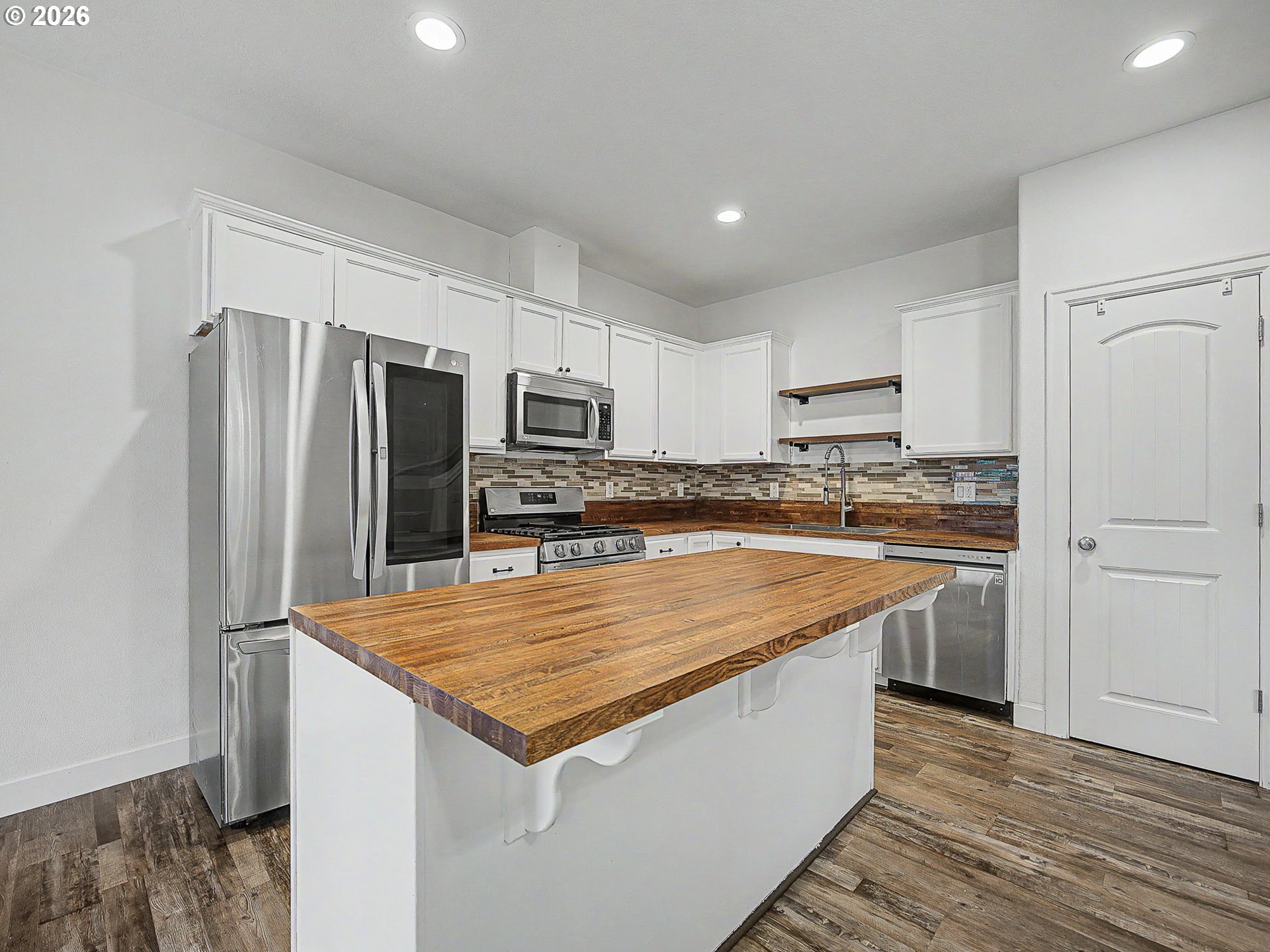37935 Killarney St Property Photo 17