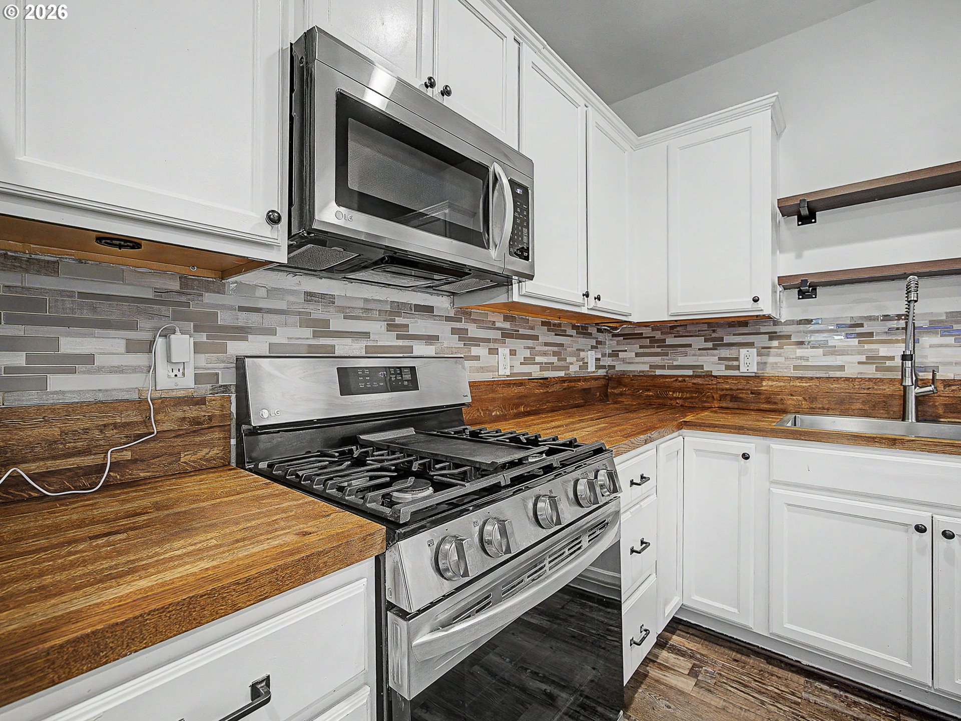 37935 Killarney St Property Photo 18