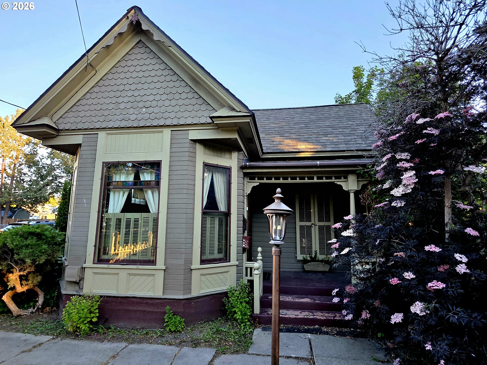 1739 MADISON ST Property Photo 1