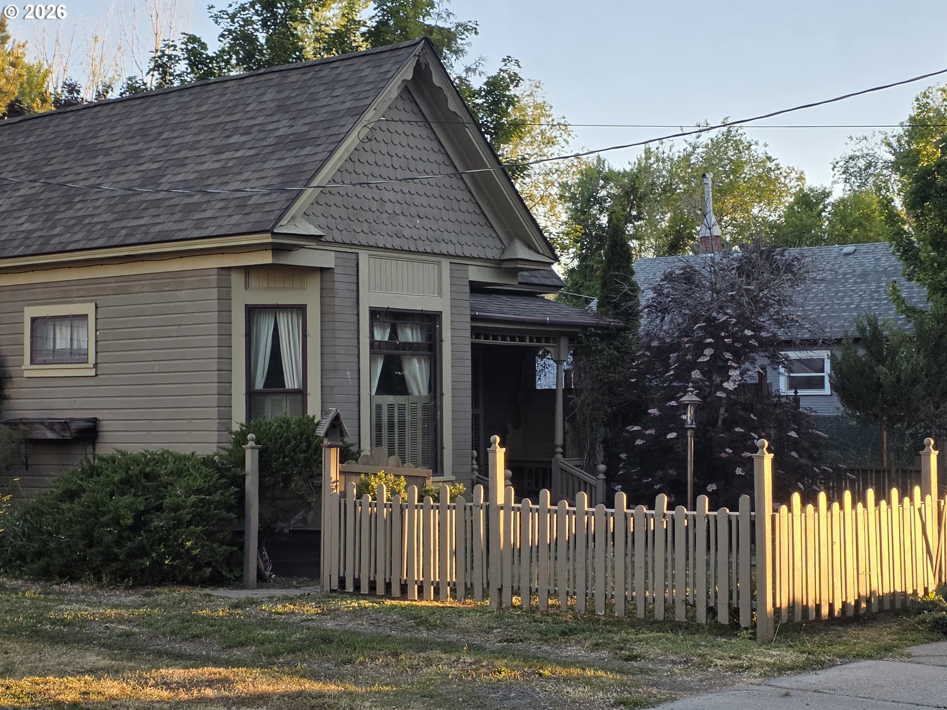 1739 Madison St Property Photo 3