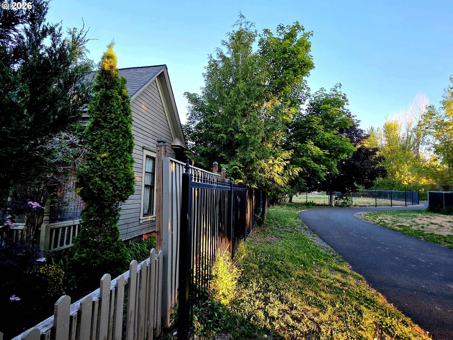 1739 Madison St Property Photo 4