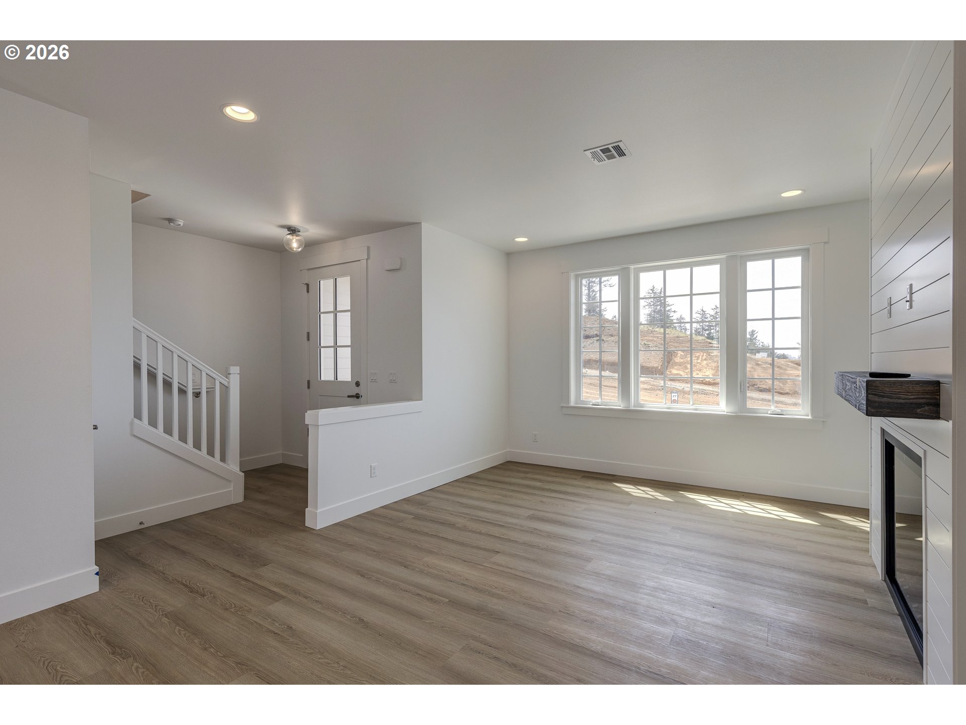 413 Ne Moonwake Ln Property Photo 5