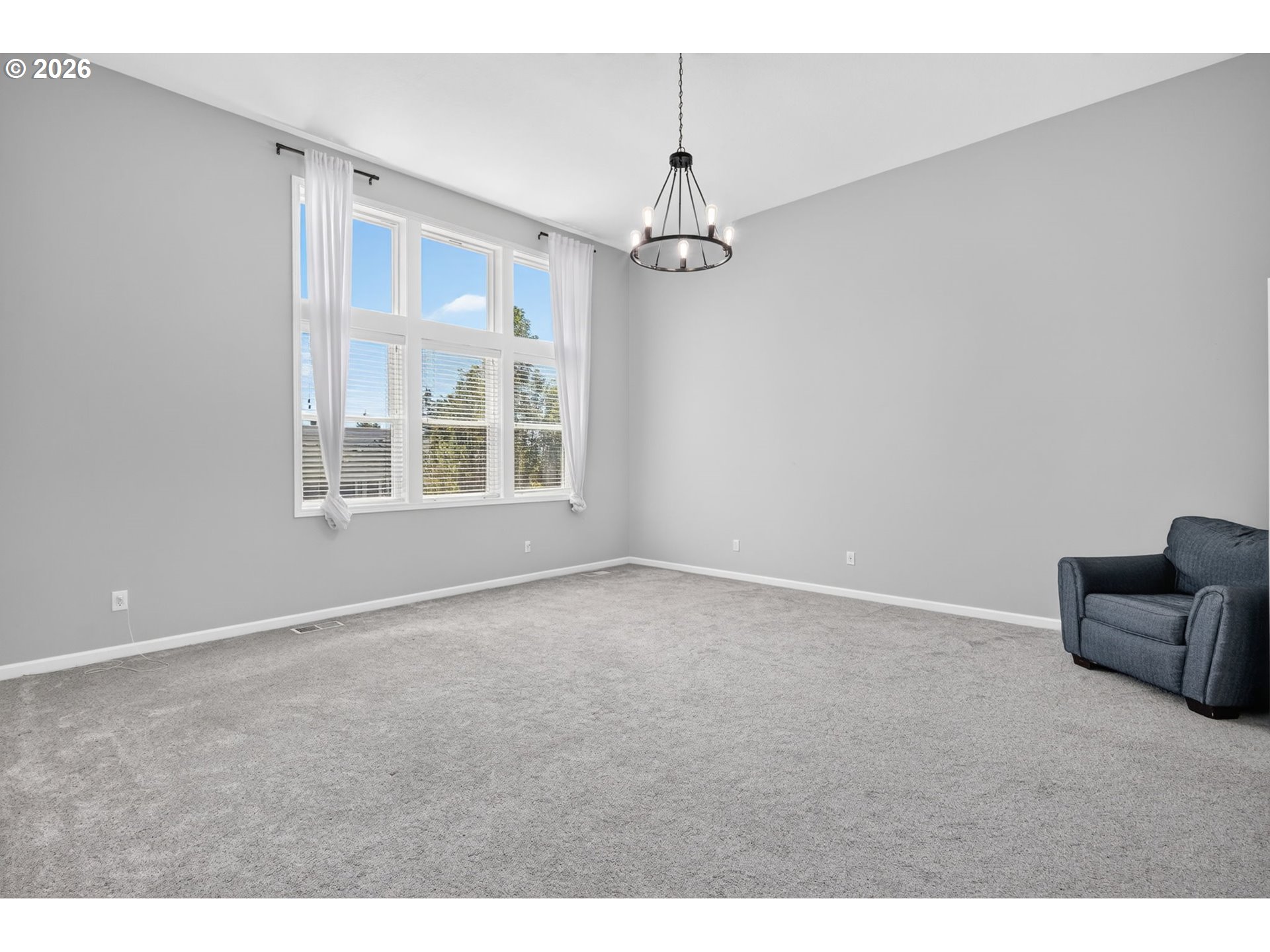 2235 Crestview Dr Property Photo 8