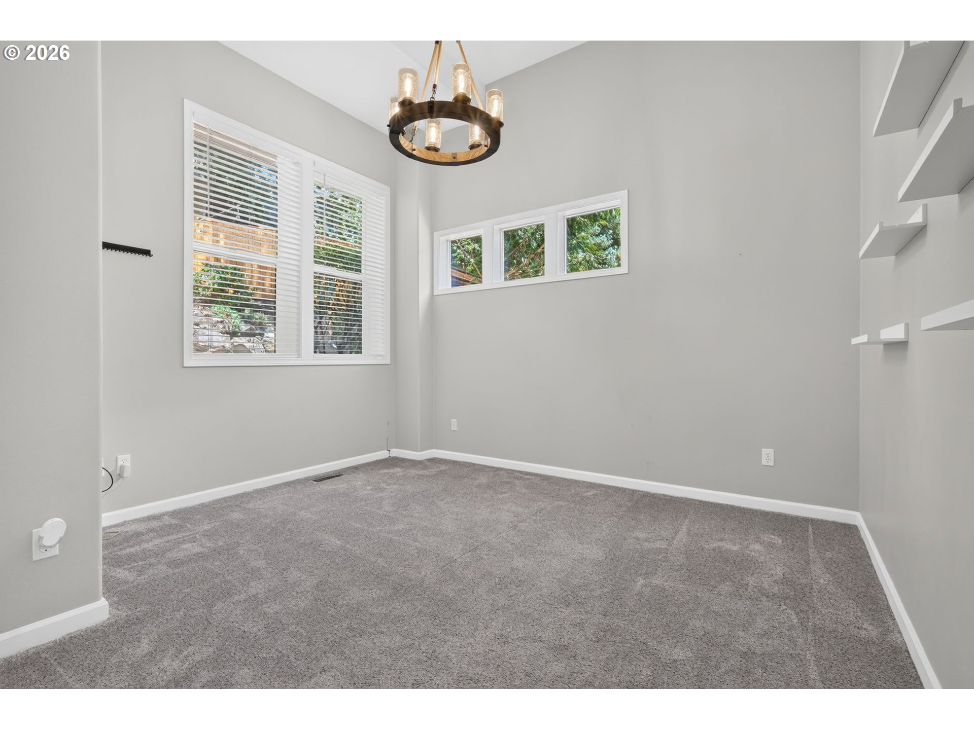 2235 Crestview Dr Property Photo 10