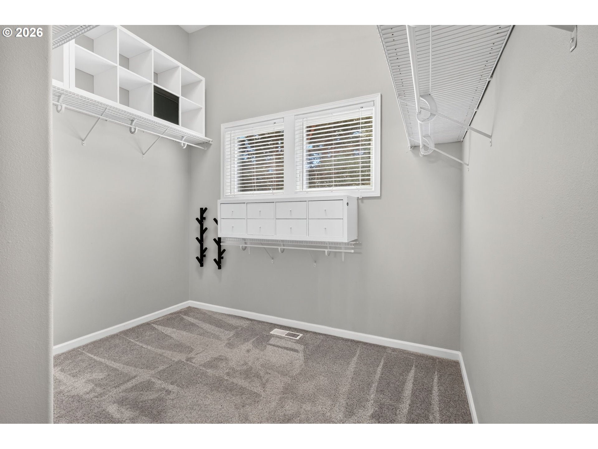 2235 Crestview Dr Property Photo 11