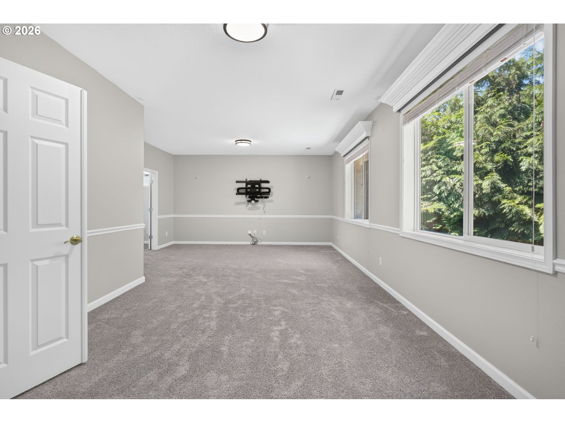 2235 Crestview Dr Property Photo 27