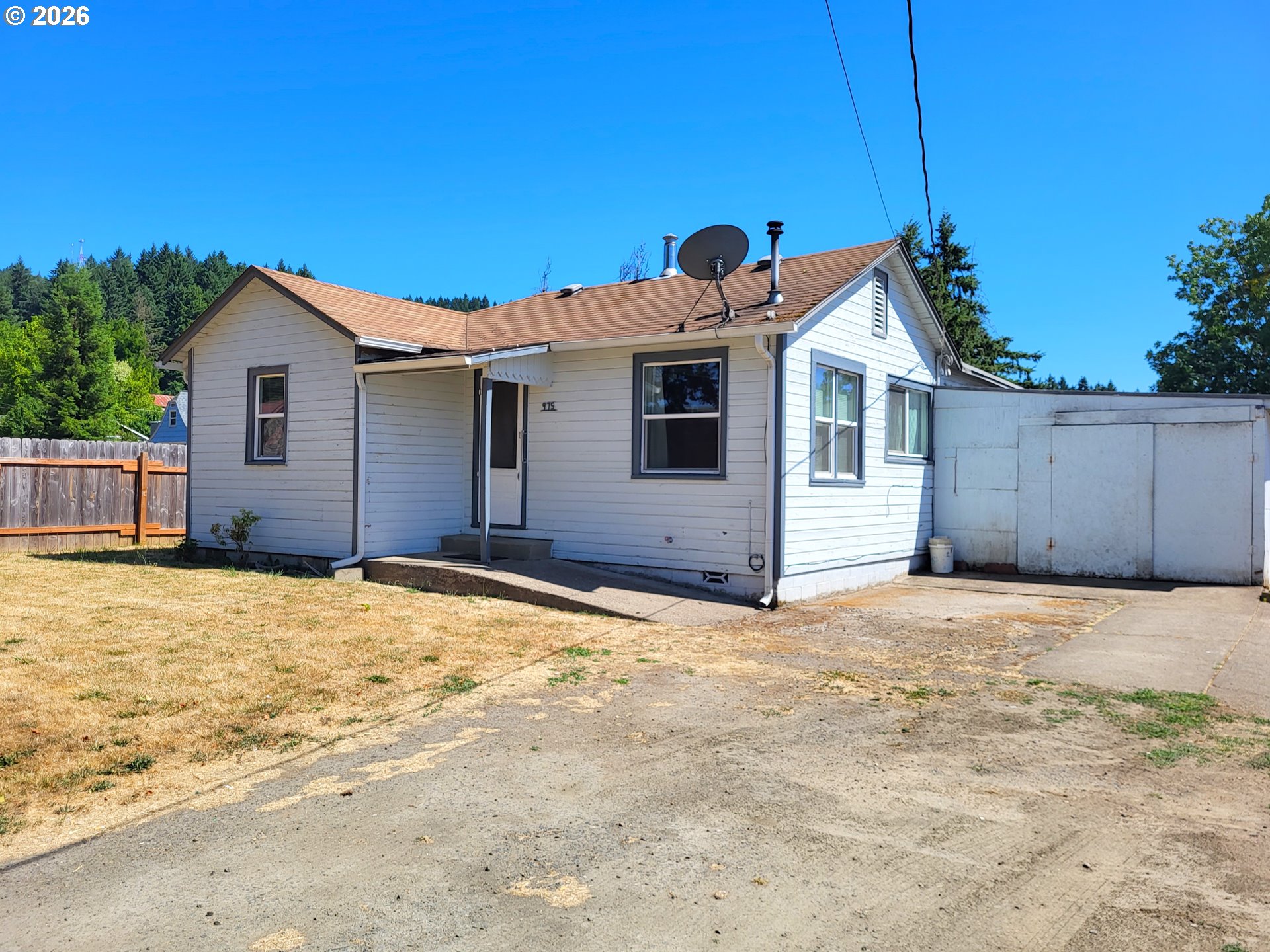 975 JOHNSON AVE Property Photo 1