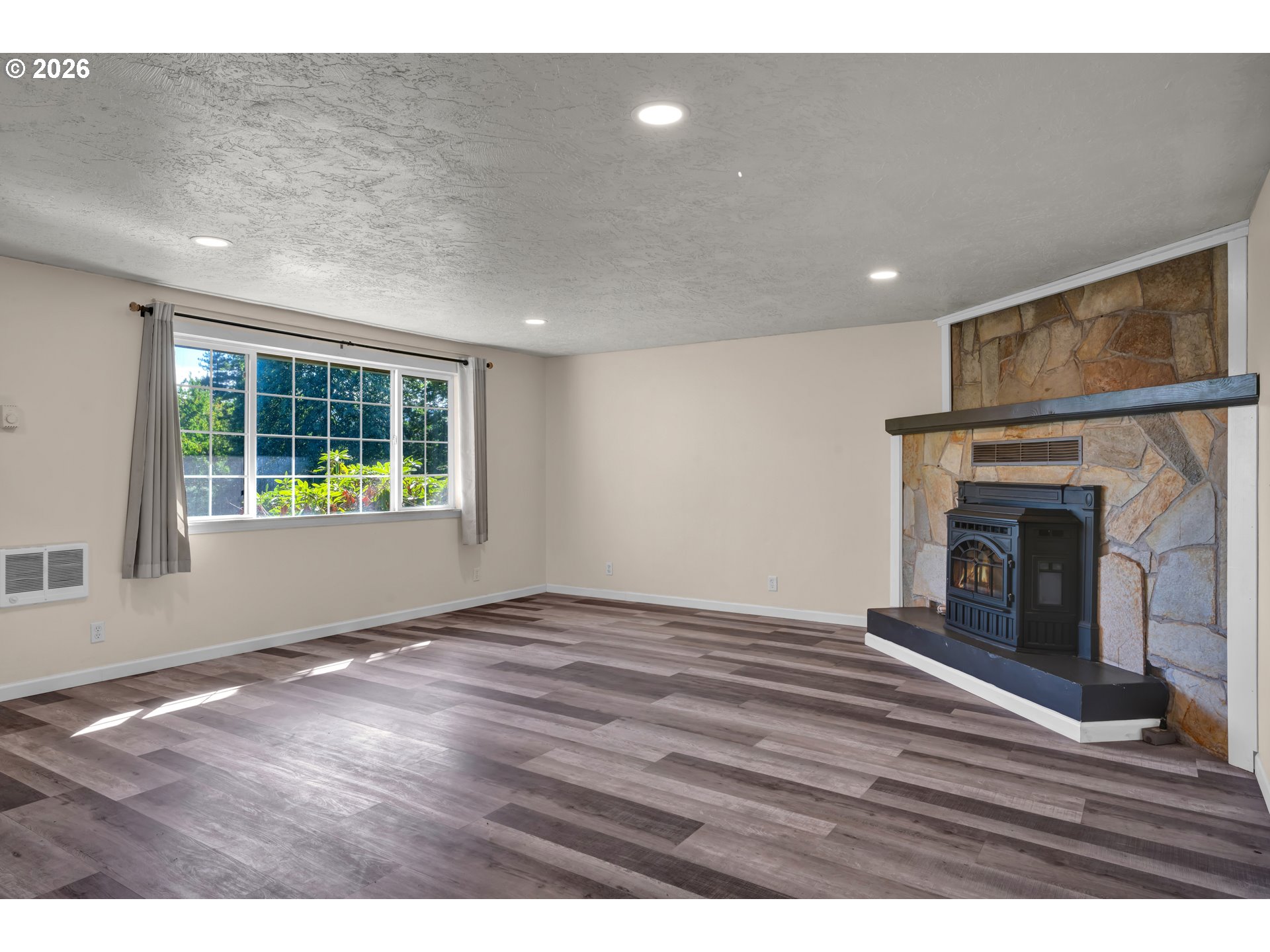 947 S R St Property Photo 10
