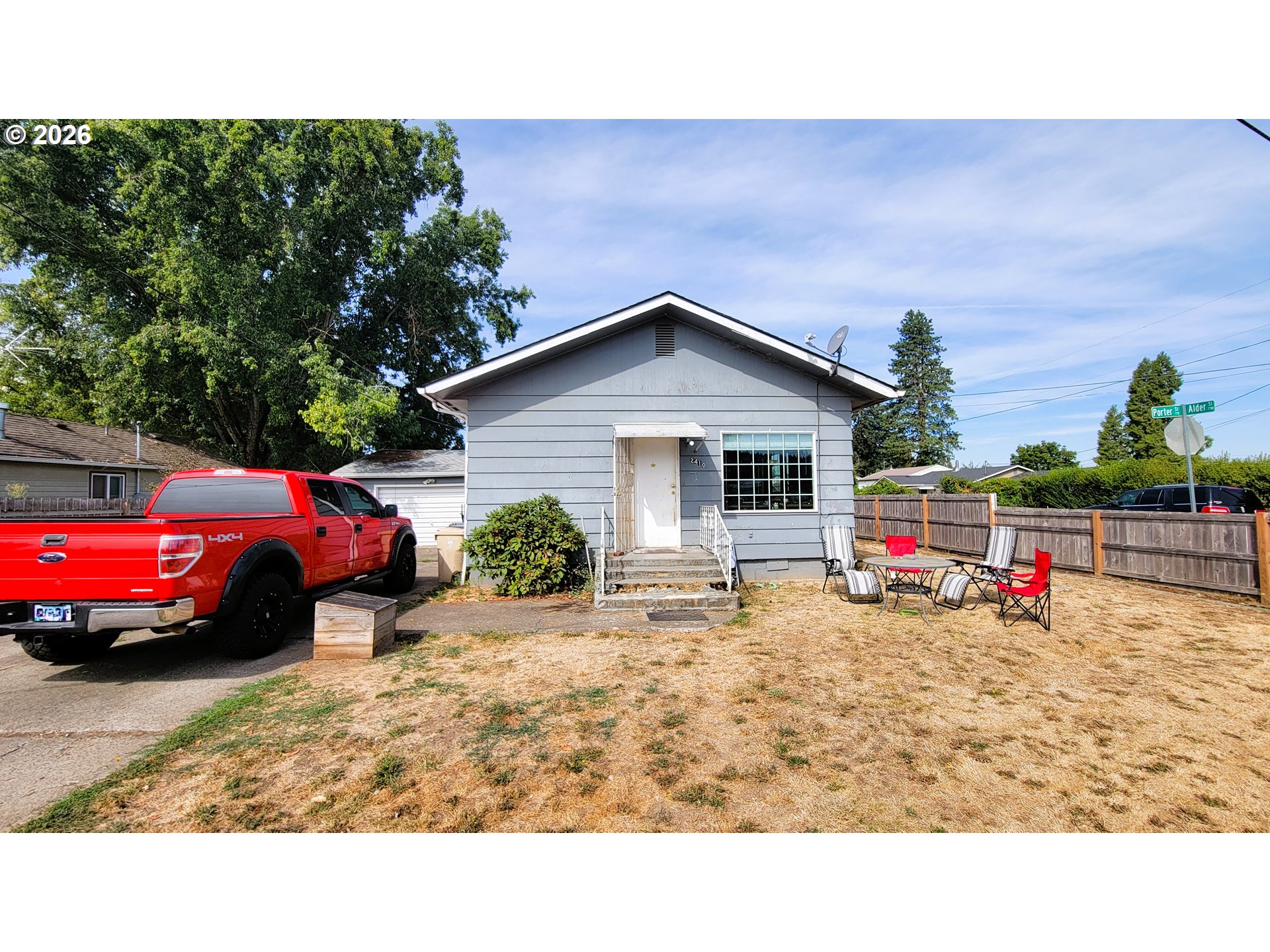 2410 Porter ST Property Photo 1