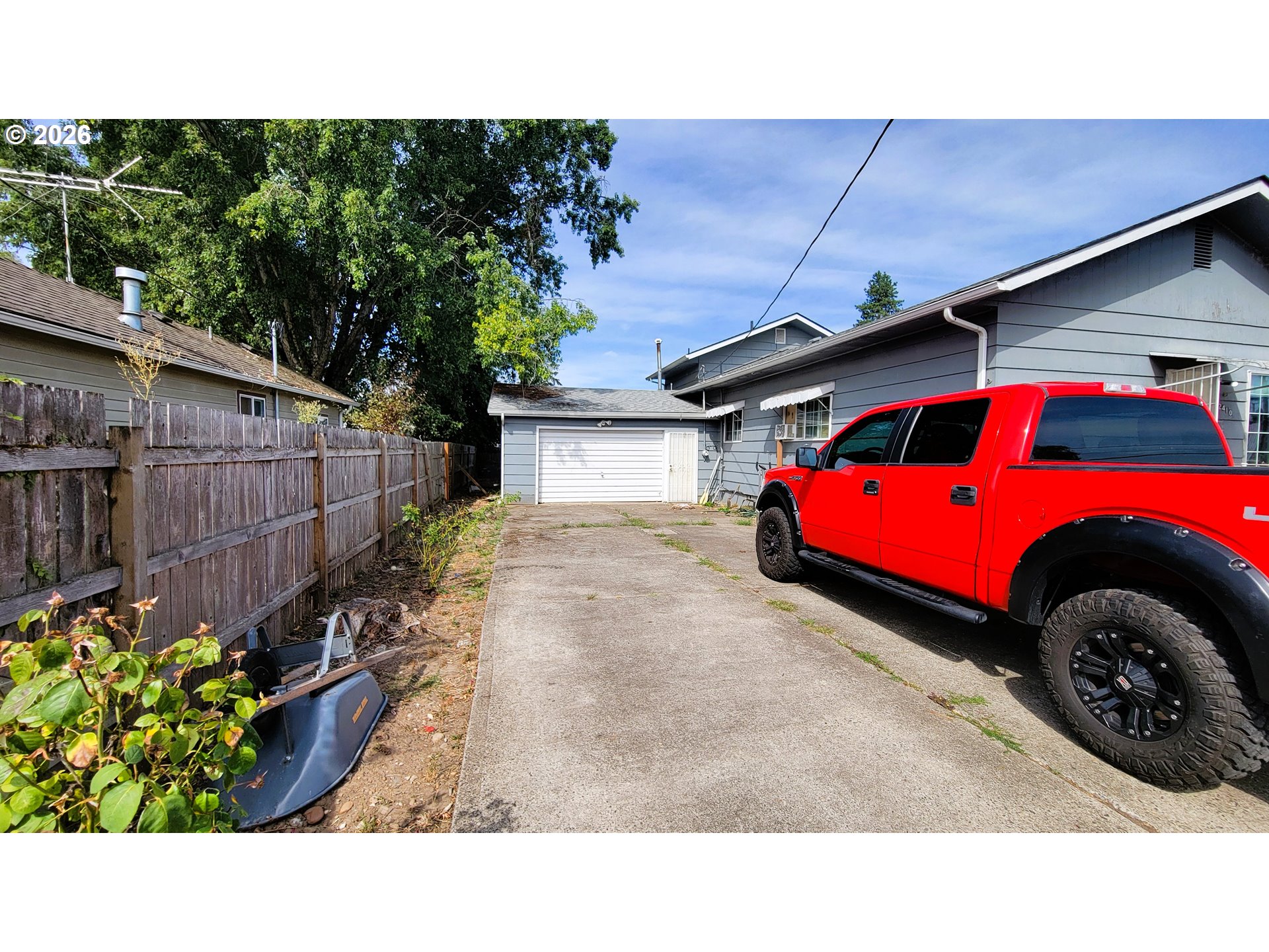 2410 Porter St Property Photo 2