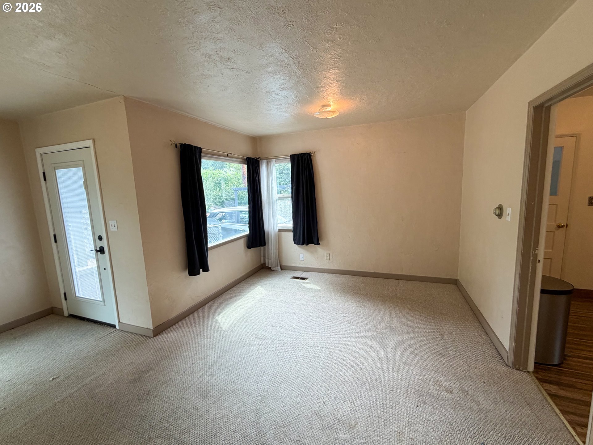 738 W Union St Property Photo 5