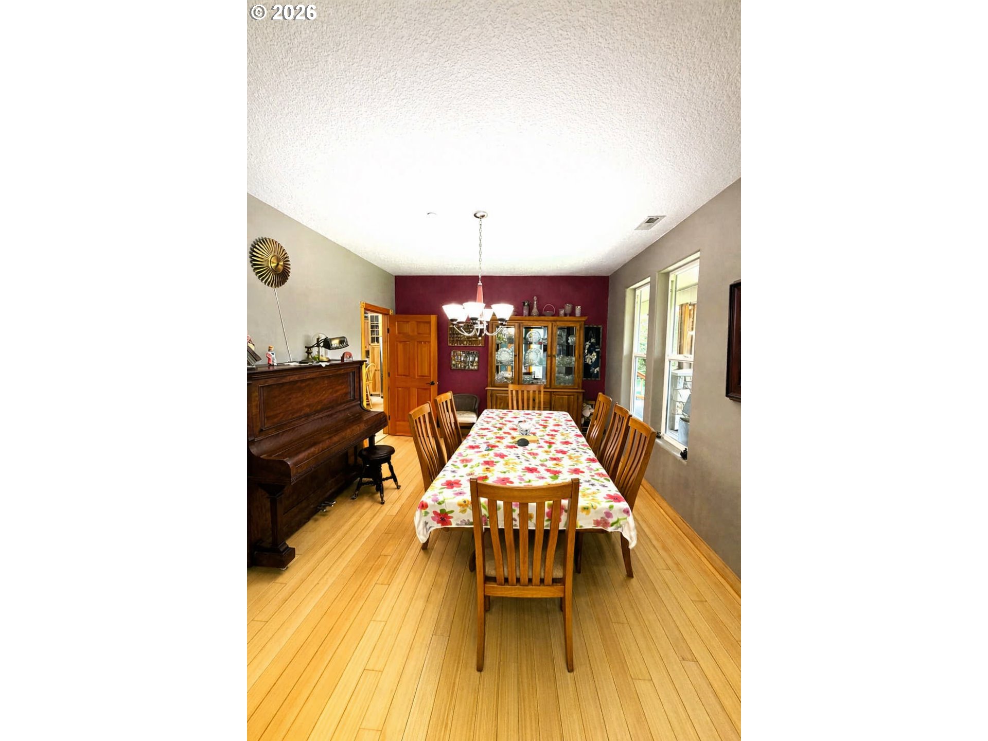 18525 Ne Buncombe Hollow Rd Property Photo 11