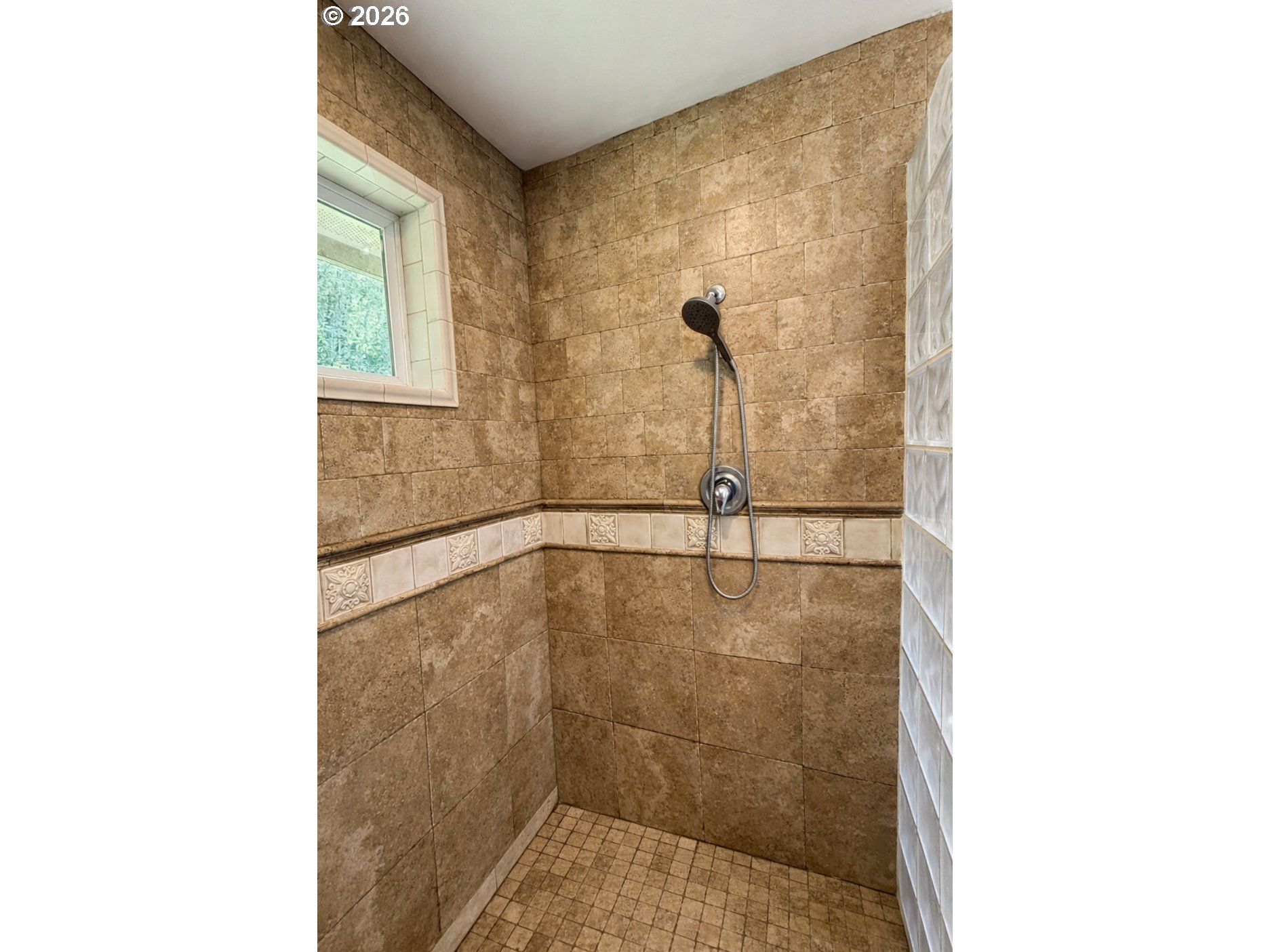 18525 Ne Buncombe Hollow Rd Property Photo 16