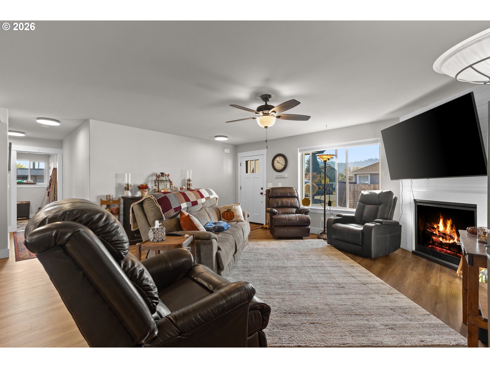 669 Nw T St Property Photo 5