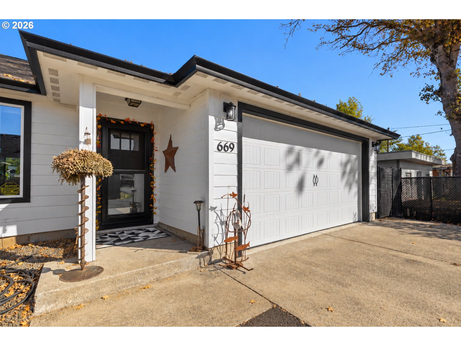 669 Nw T St Property Photo 31