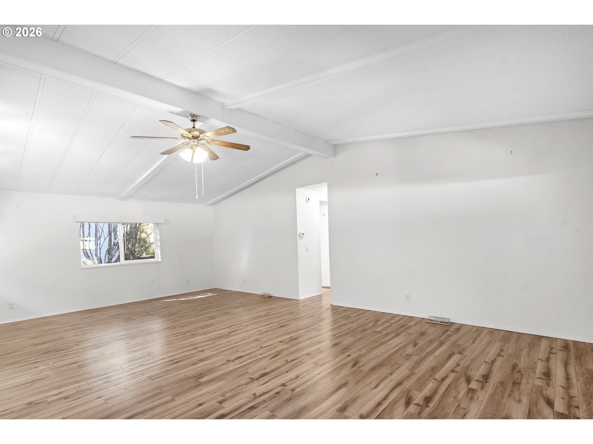 1602 Ne Riverside Dr 68 Property Photo 6