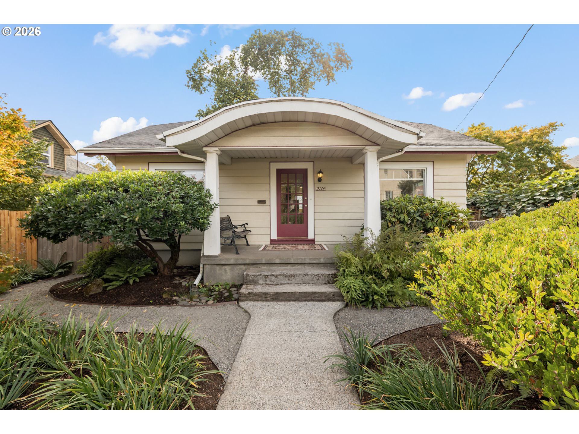2144 N Willamette Blvd Property Photo 1