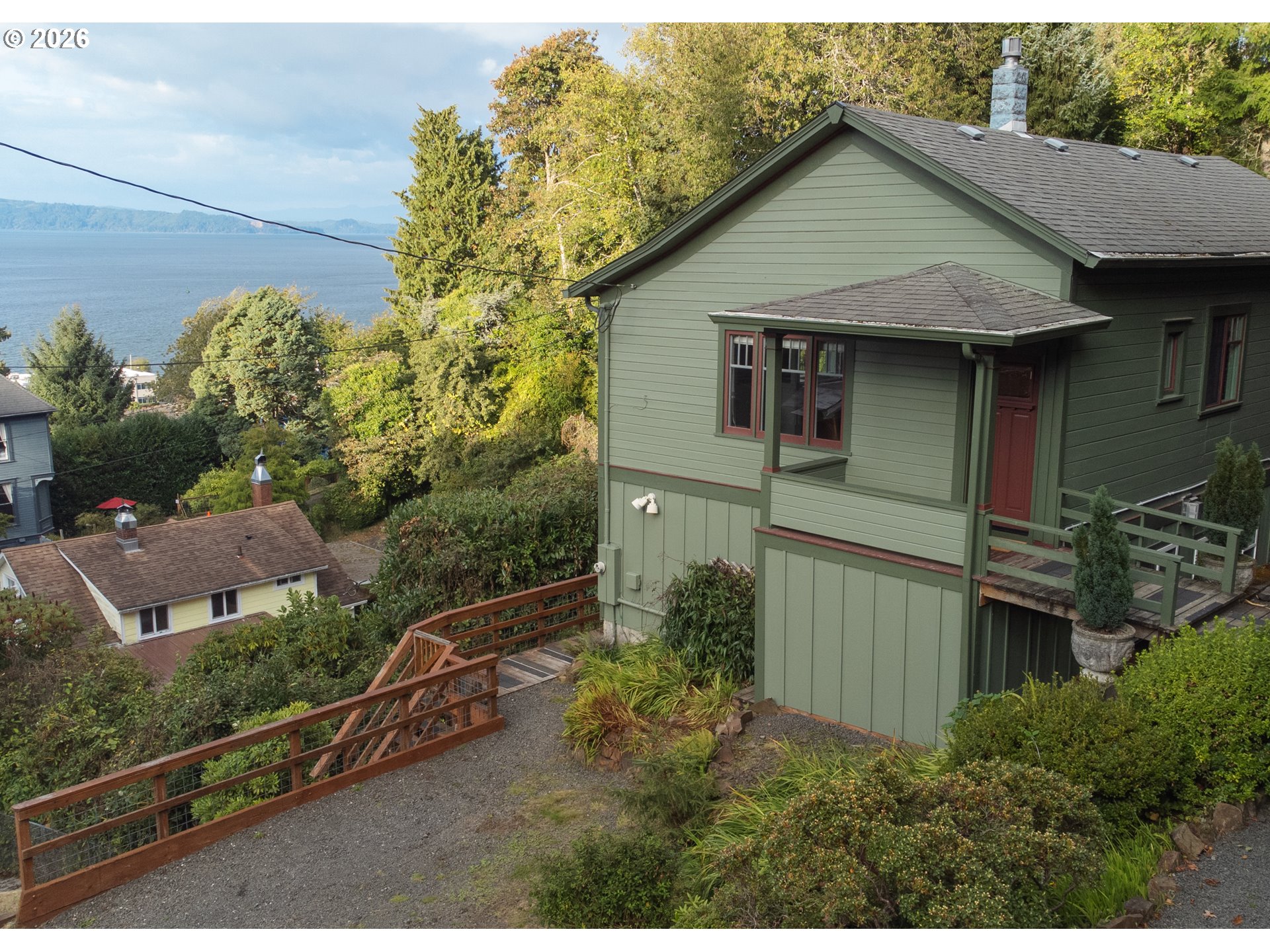 470 3rd St Property Photo 2