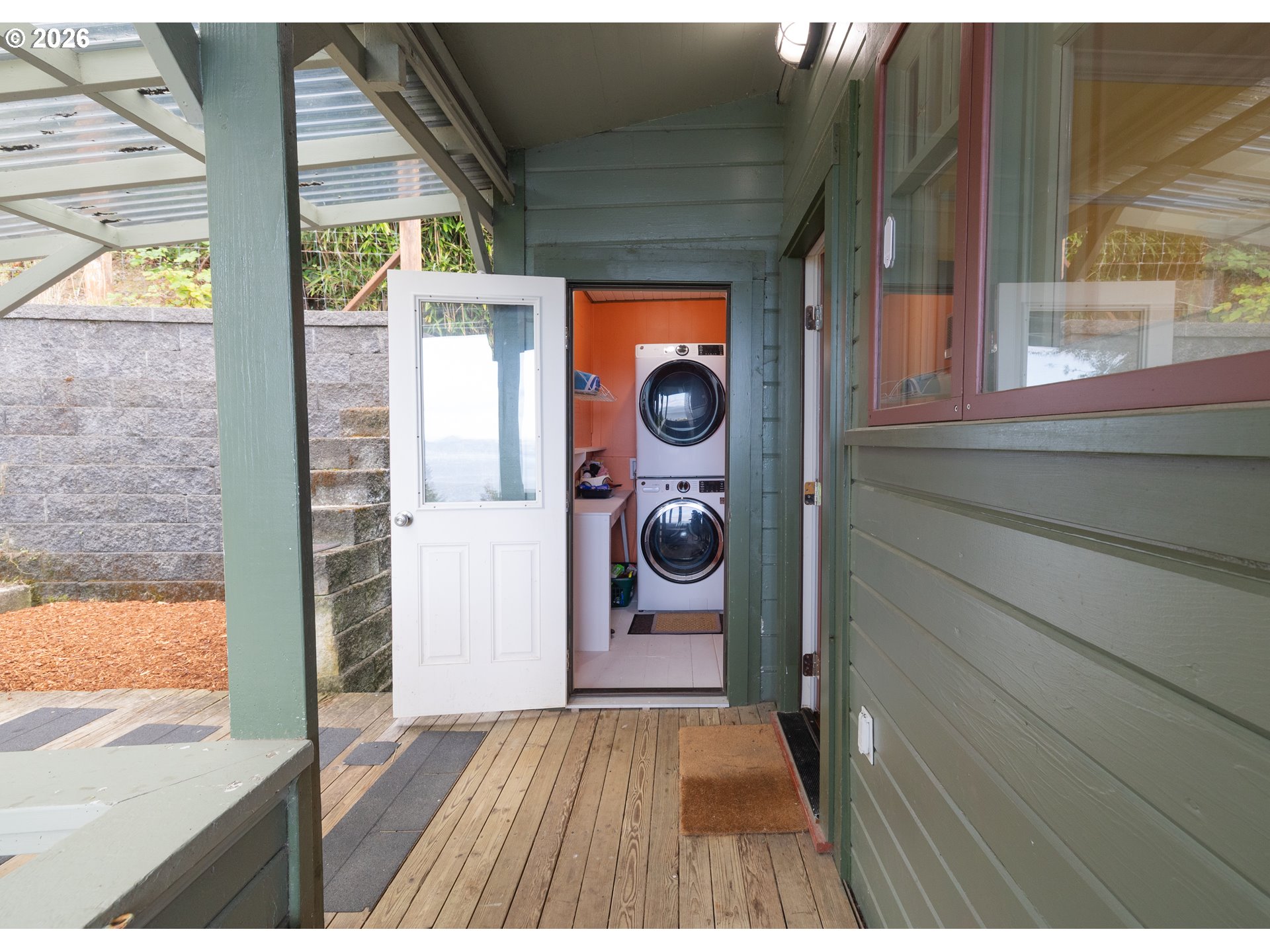 470 3rd St Property Photo 16