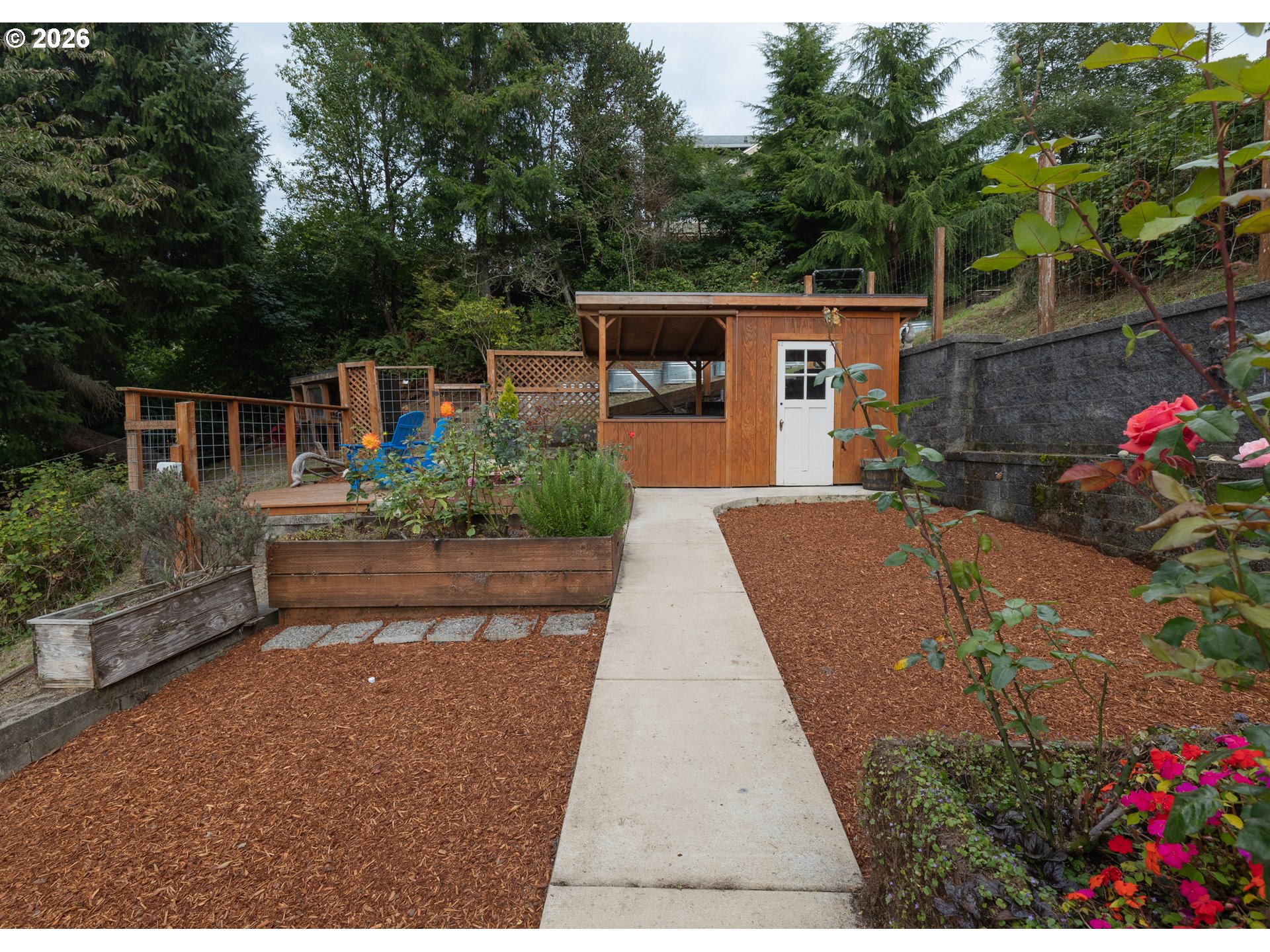 470 3rd St Property Photo 17