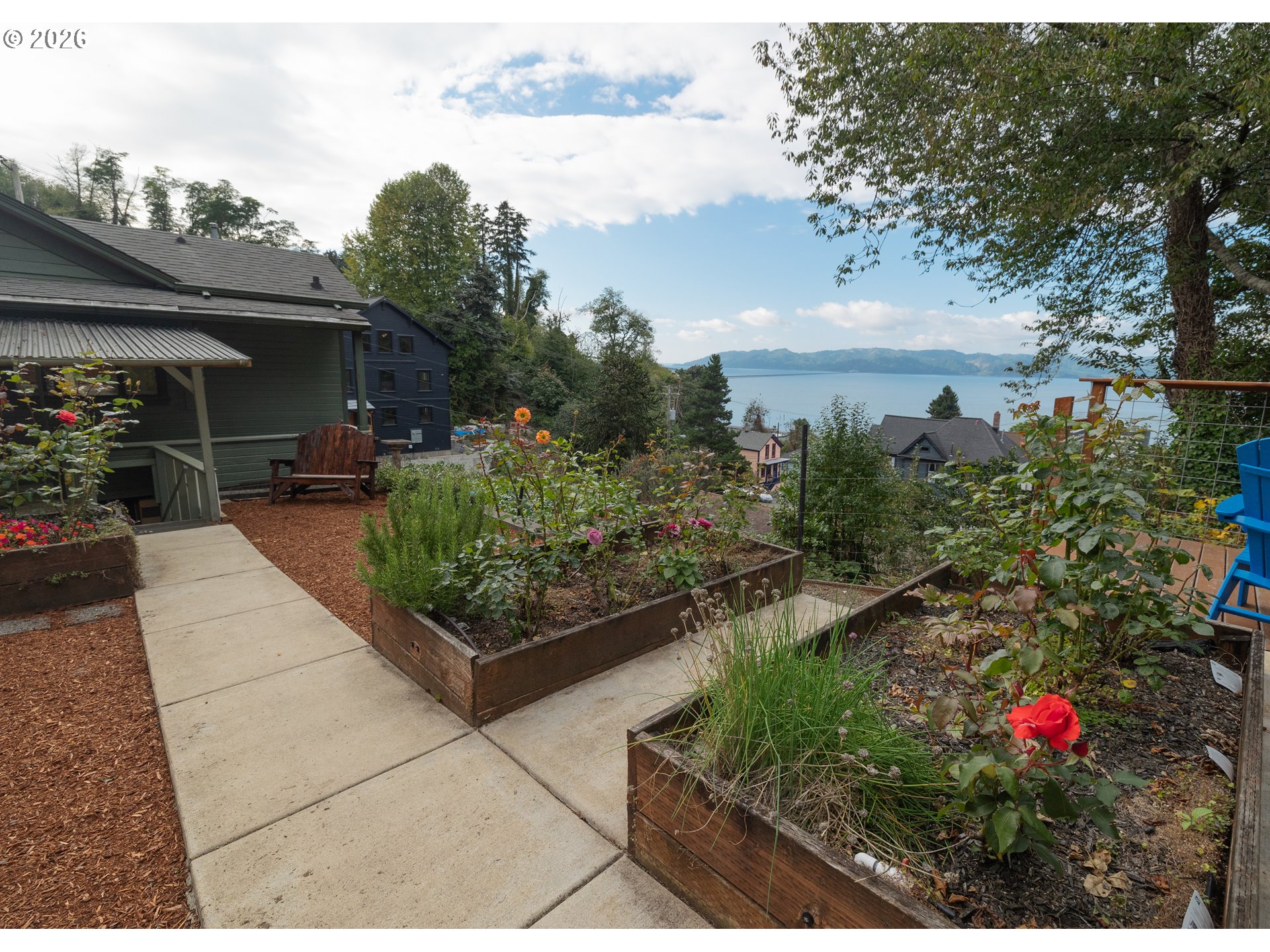 470 3rd St Property Photo 18