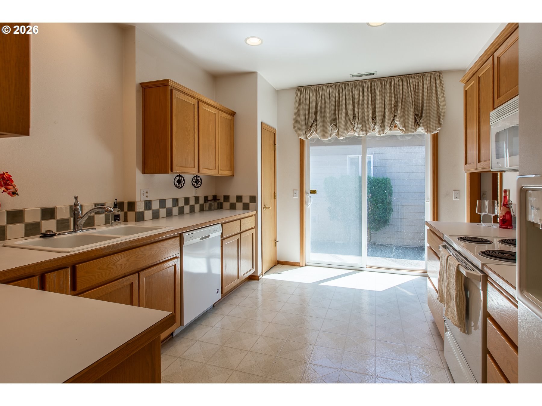 1875 Lake Cove Ave Property Photo 12