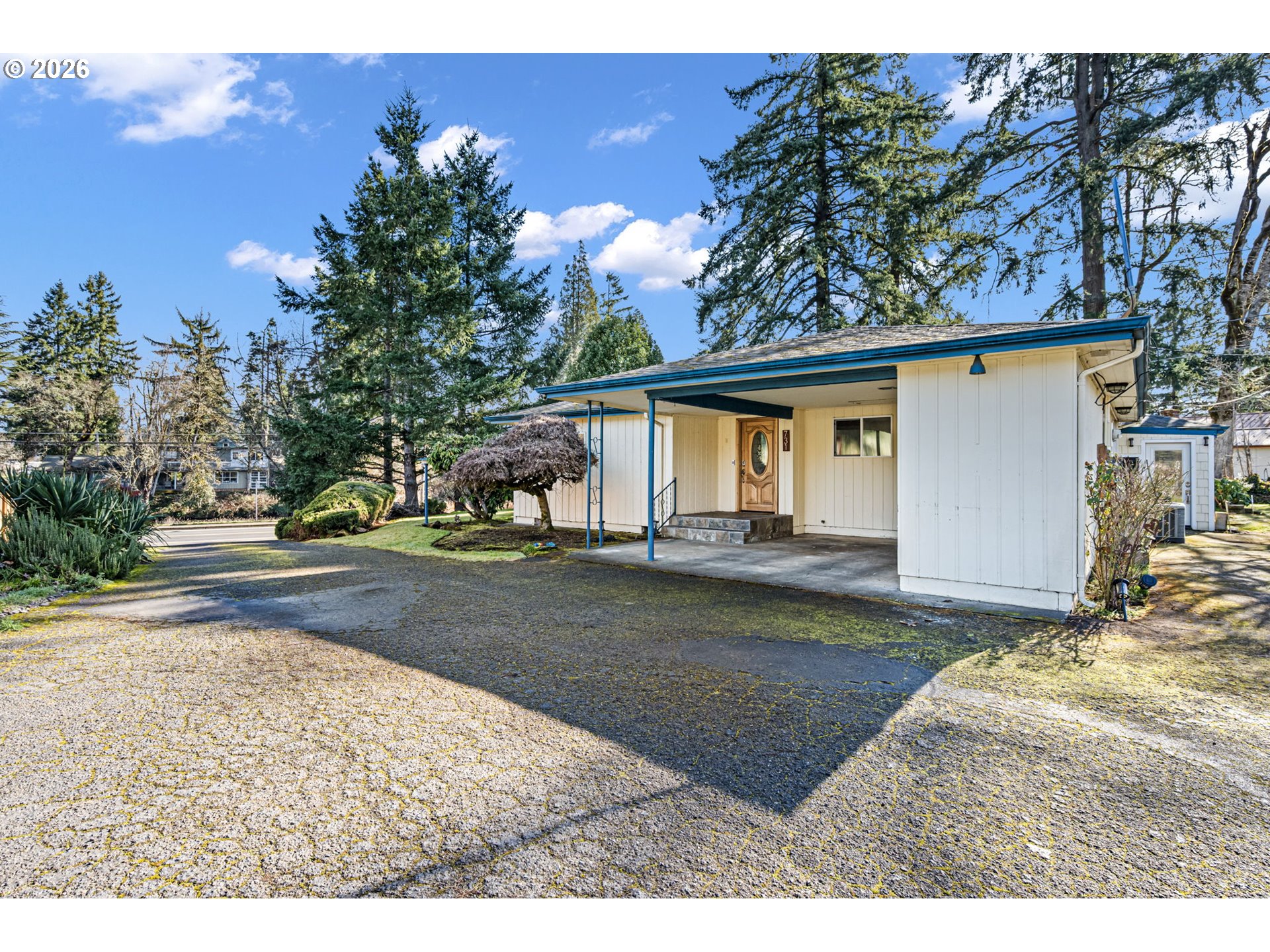 731 S River Rd Property Photo 1