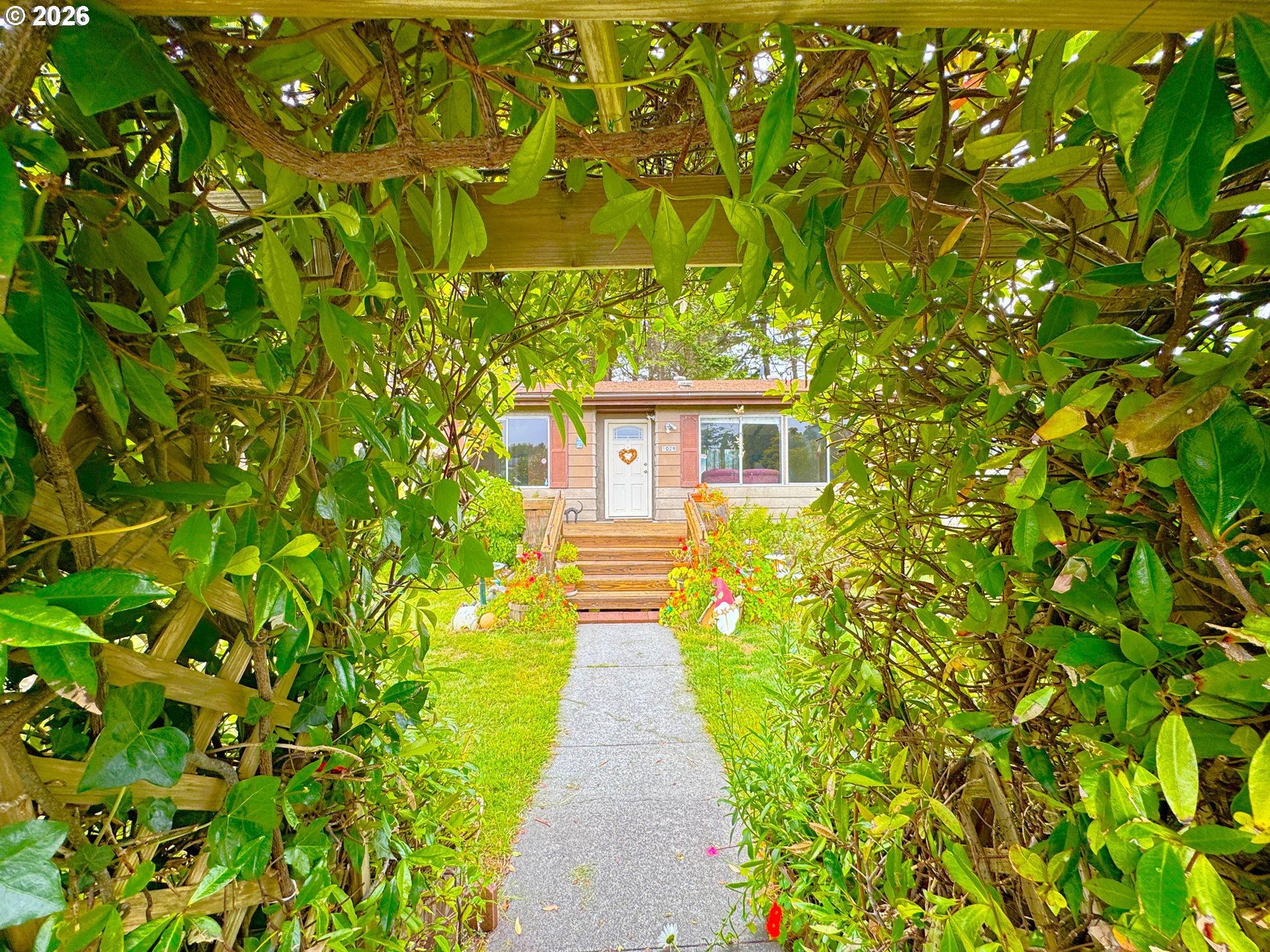 1029 Fifield St Property Photo 3