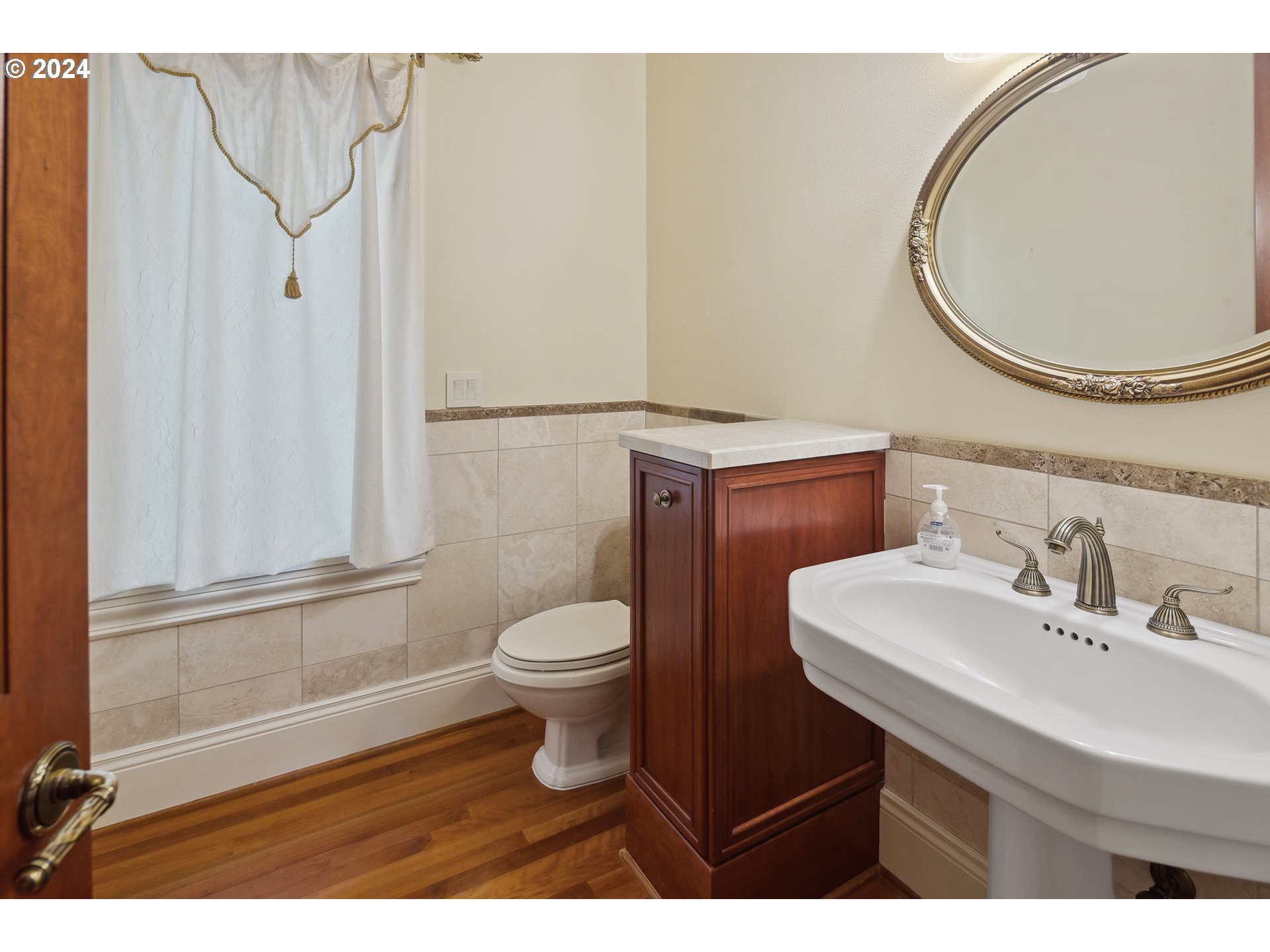 2240 Summit Ct Property Photo 16
