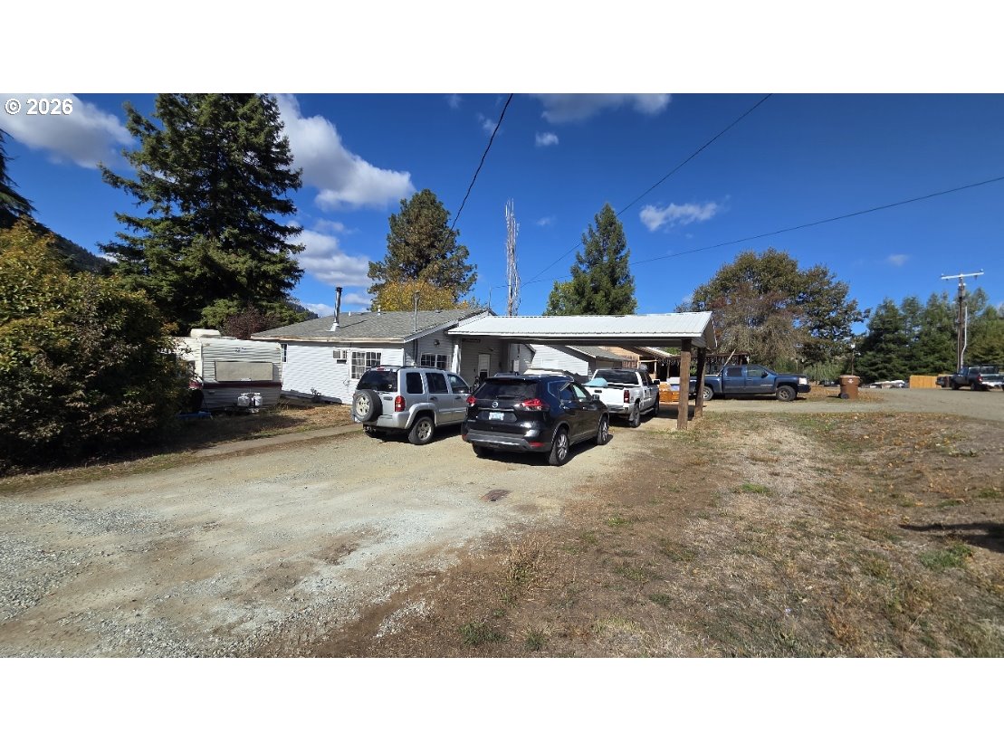 303 Walnut St Property Photo 6