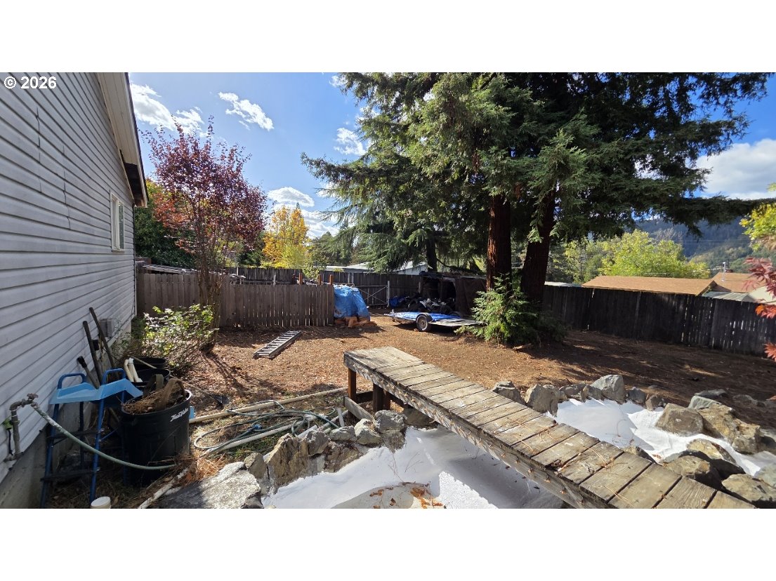 303 Walnut St Property Photo 16