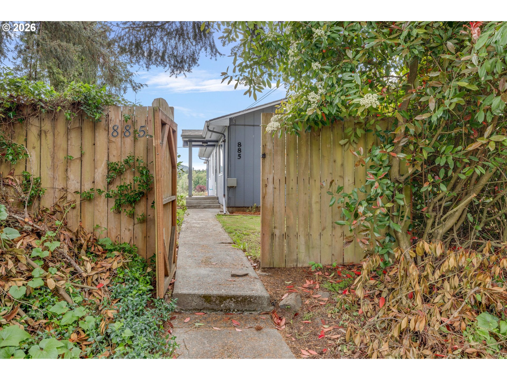 885 E Bridge St Property Photo 12
