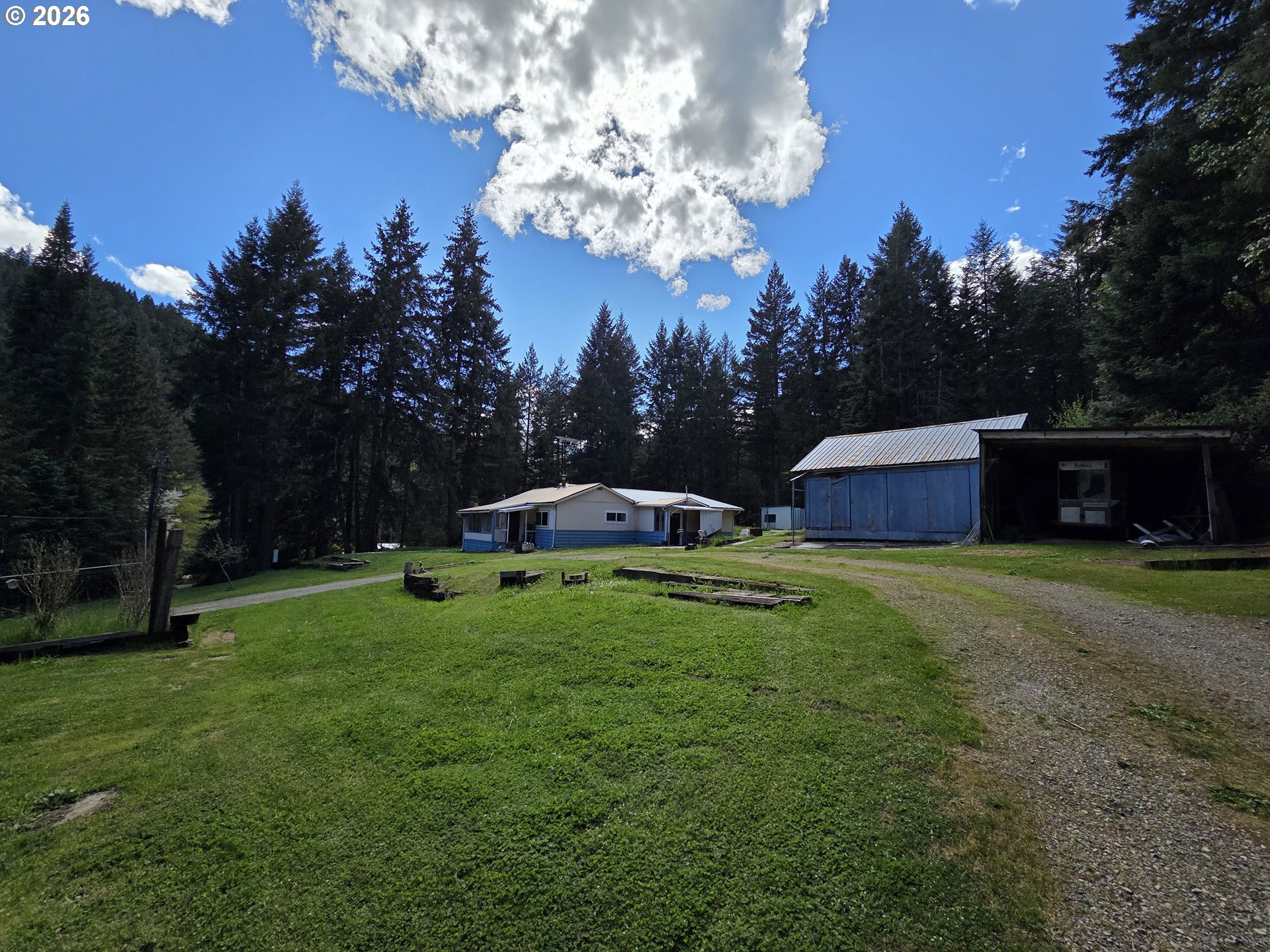 195 Section Creek Rd Property Photo 3