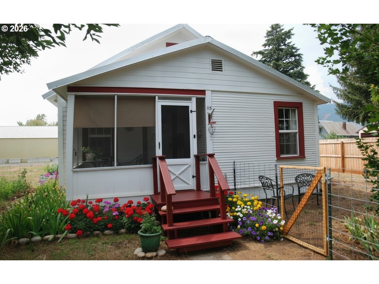 115 Bell St W Property Photo 1