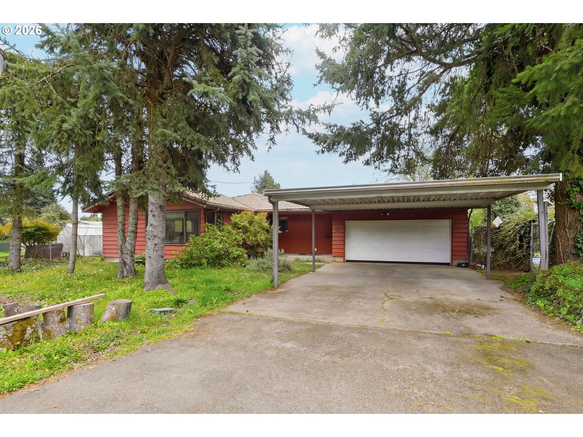 885 Aspen St Property Photo 2