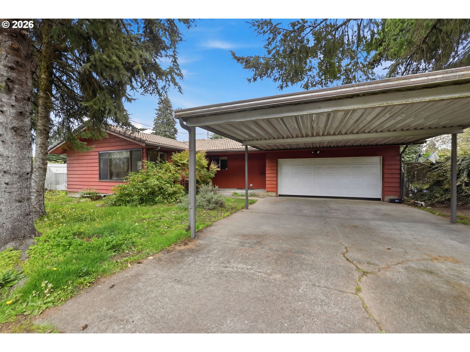 885 Aspen St Property Photo 3