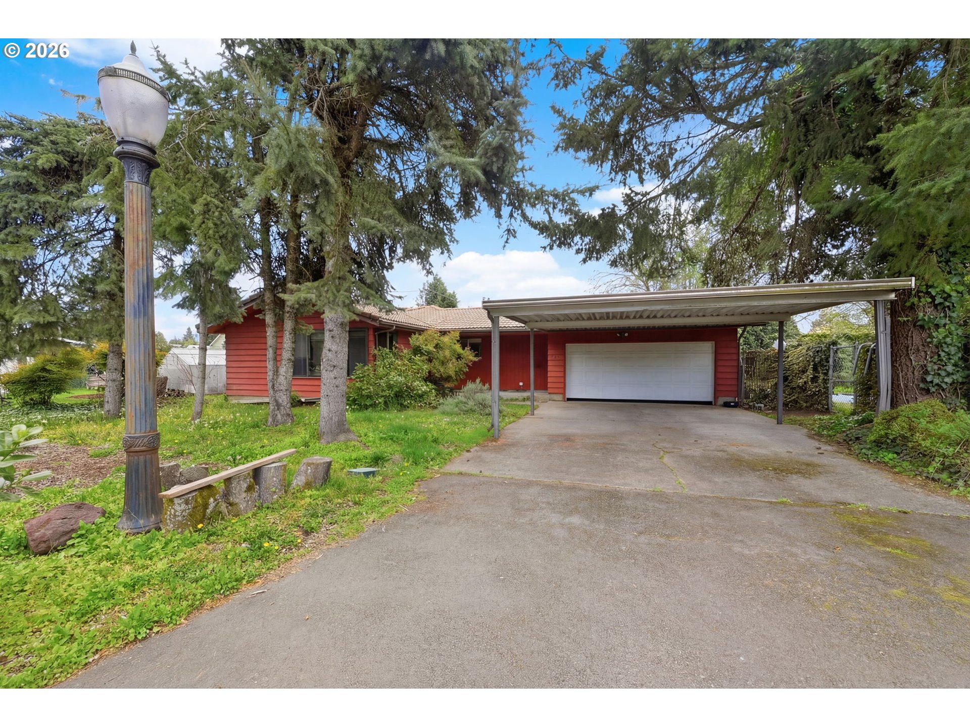 885 Aspen St Property Photo 4