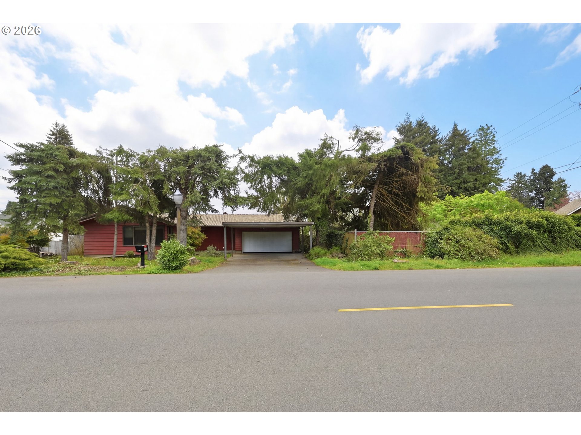 885 Aspen St Property Photo 5
