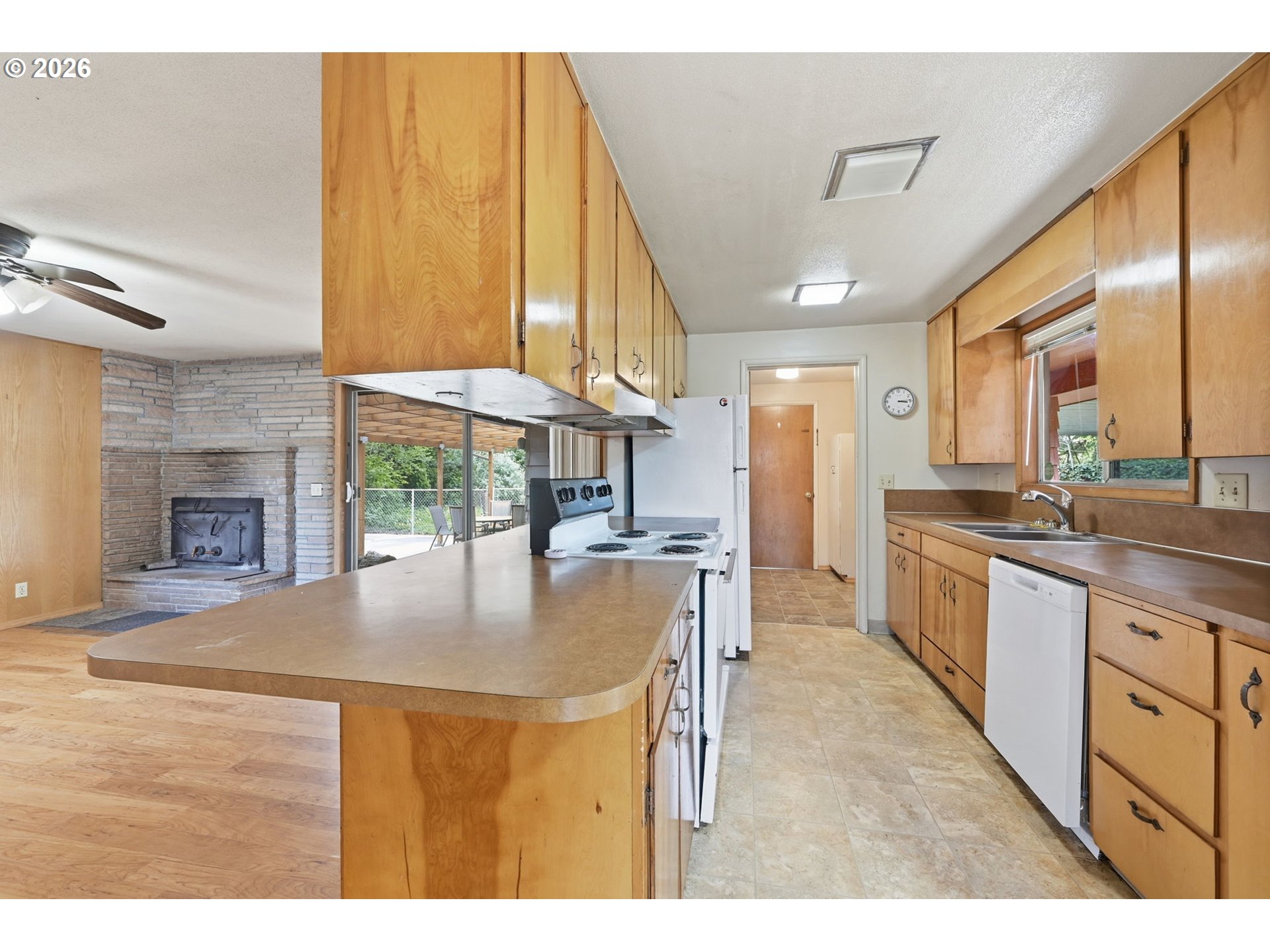 885 Aspen St Property Photo 11