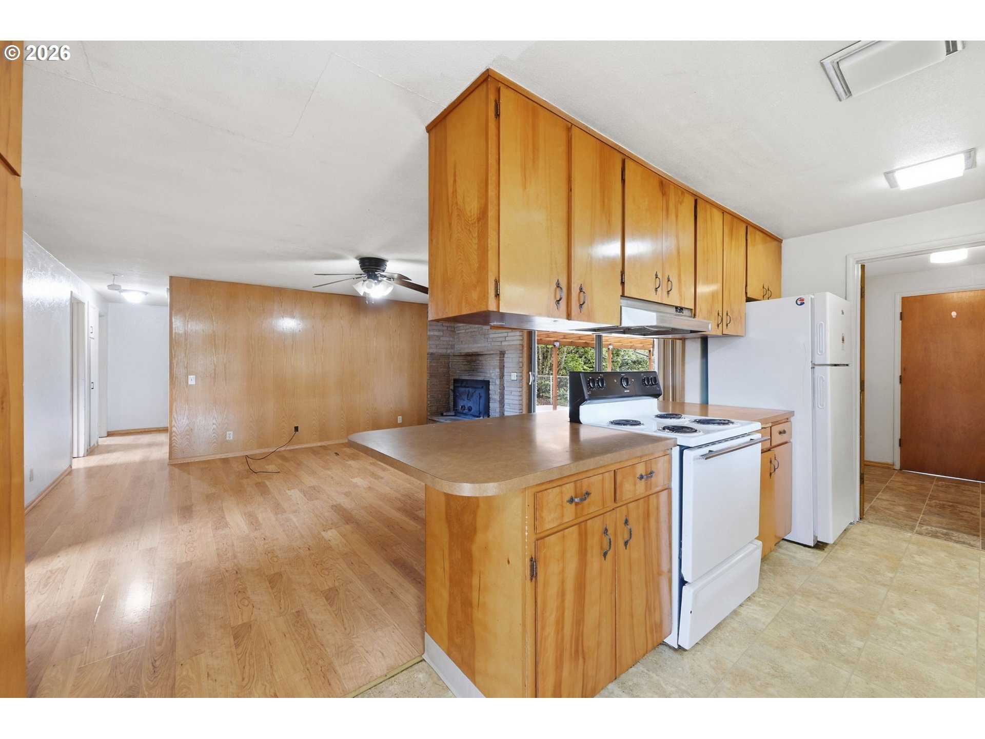 885 Aspen St Property Photo 12