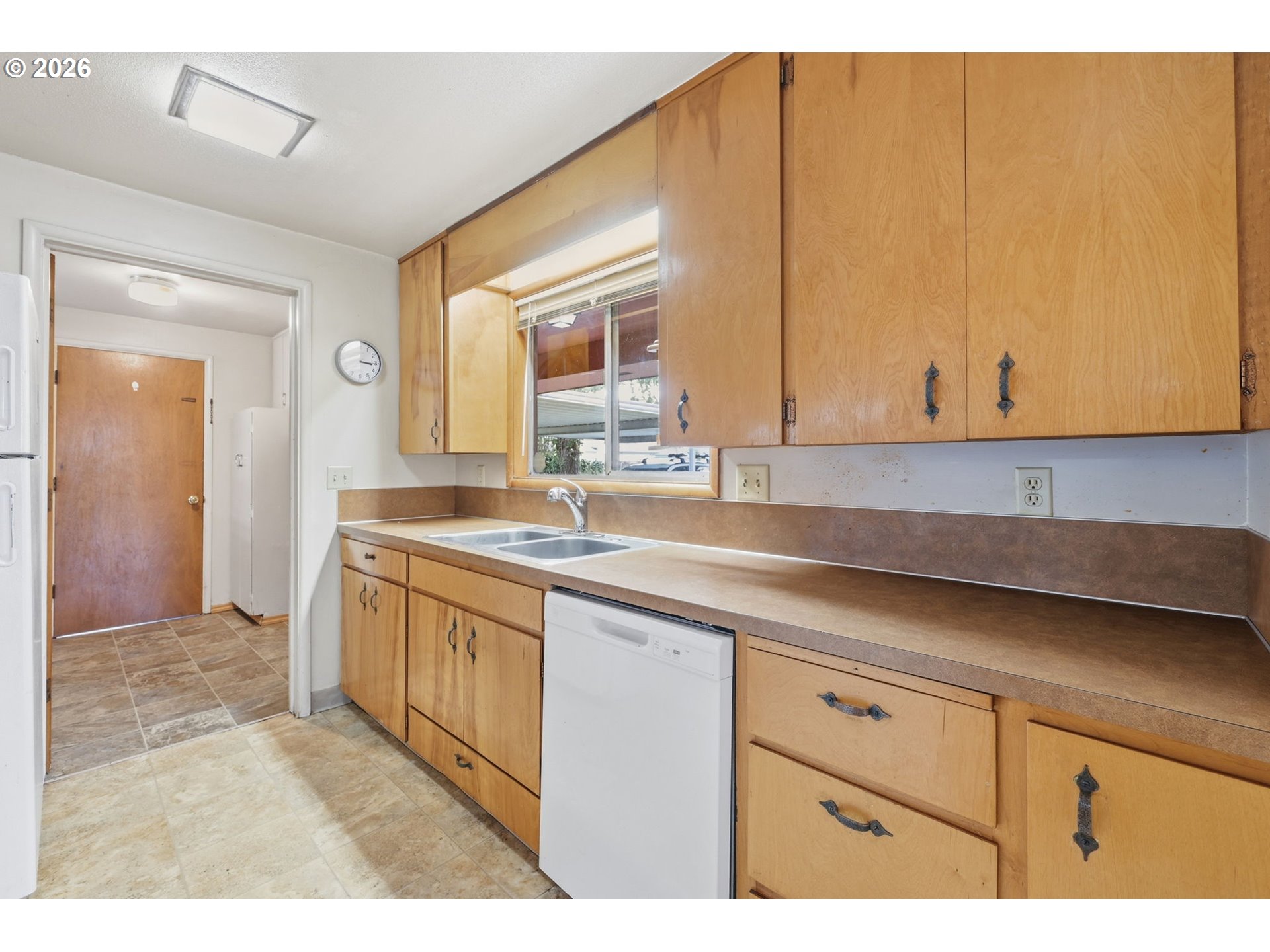 885 Aspen St Property Photo 13