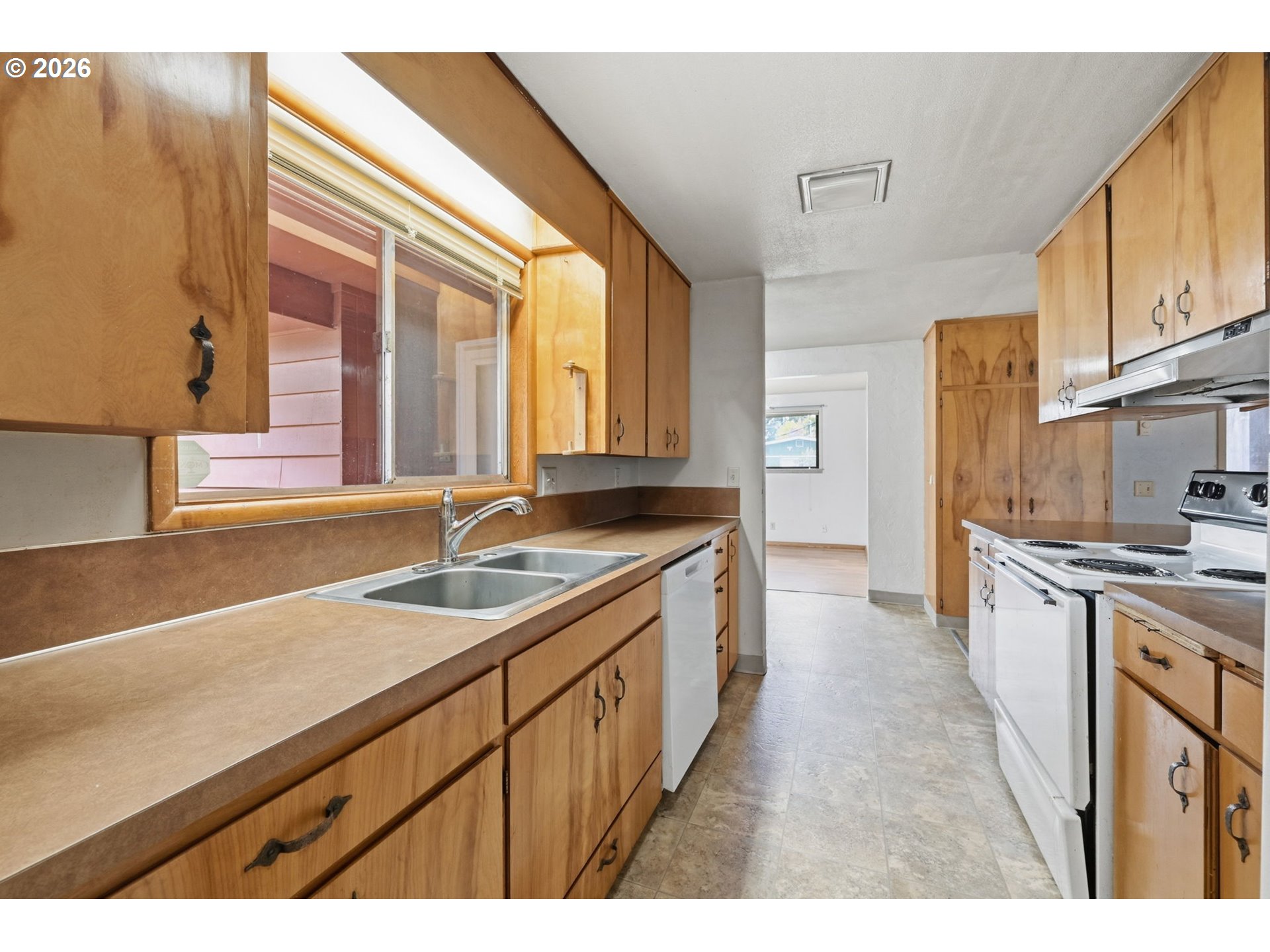 885 Aspen St Property Photo 14