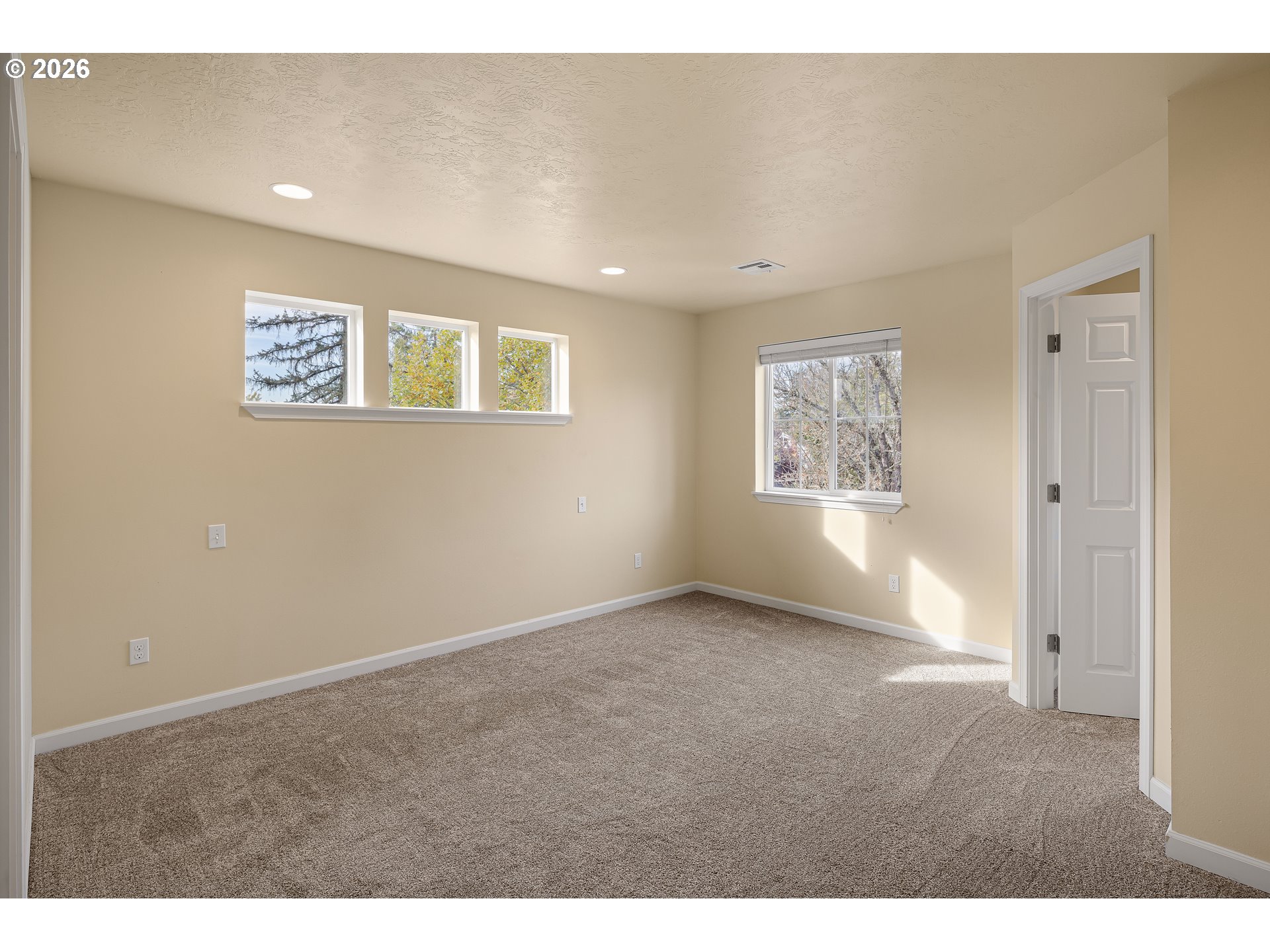 560 W 15th Ave Property Photo 10