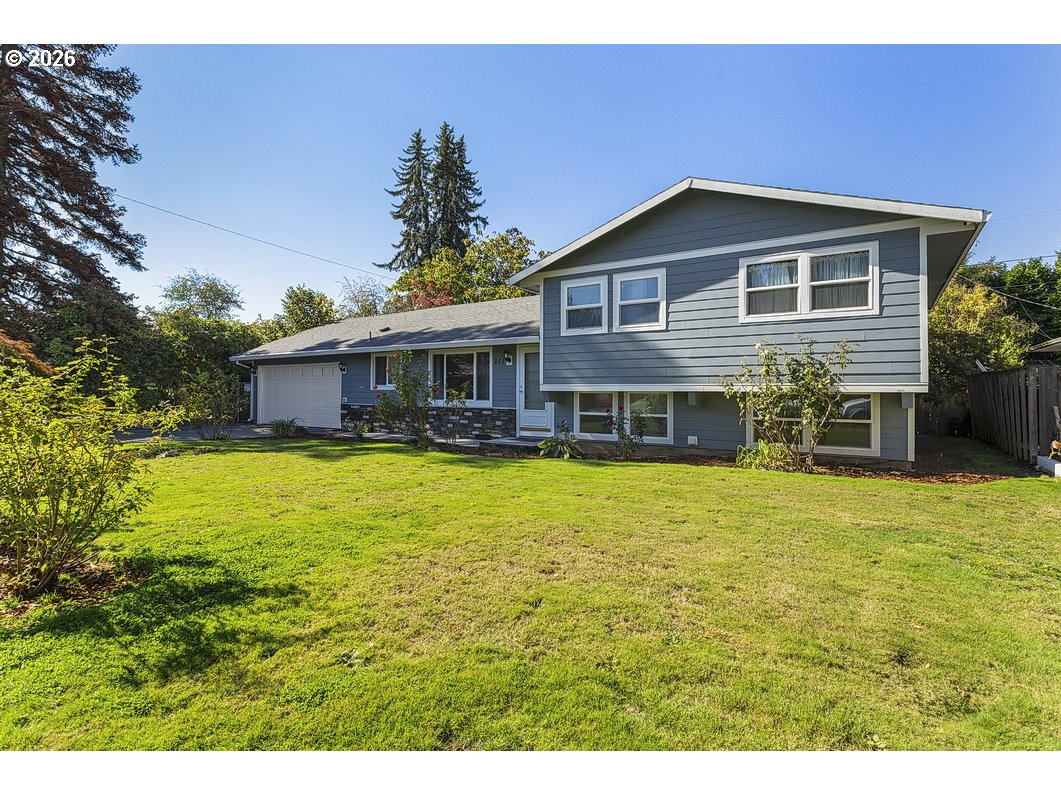 311 Se 155th Pl Property Photo 3