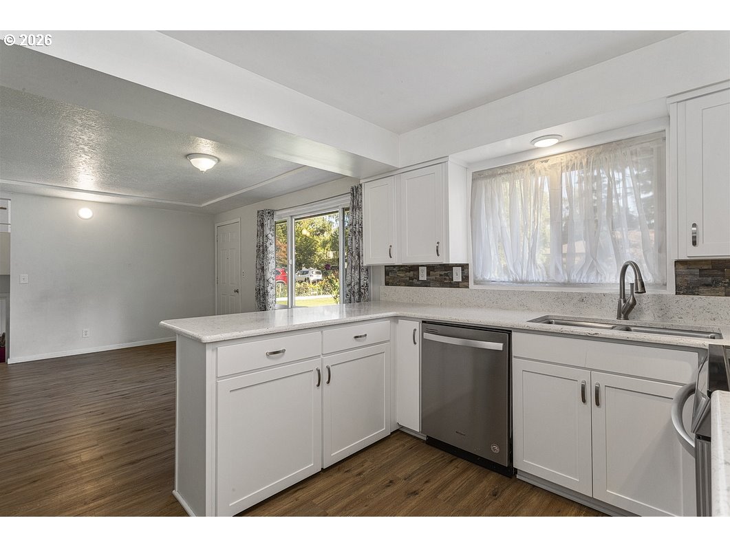 311 Se 155th Pl Property Photo 12