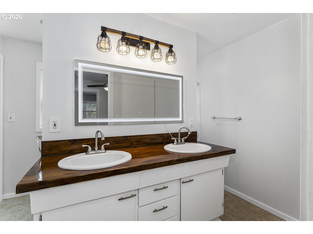 311 Se 155th Pl Property Photo 30